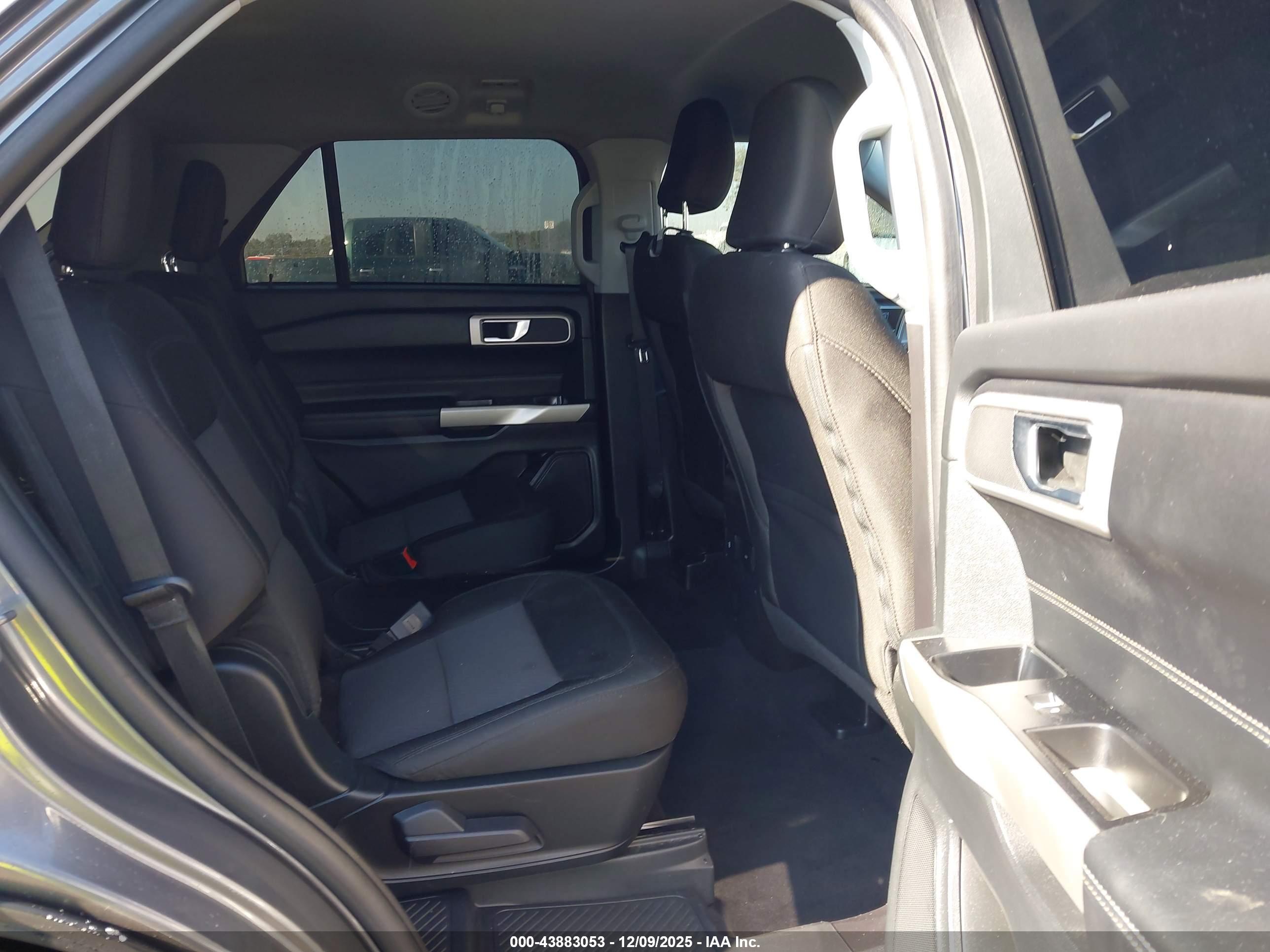 FORD EXPLORER image 8