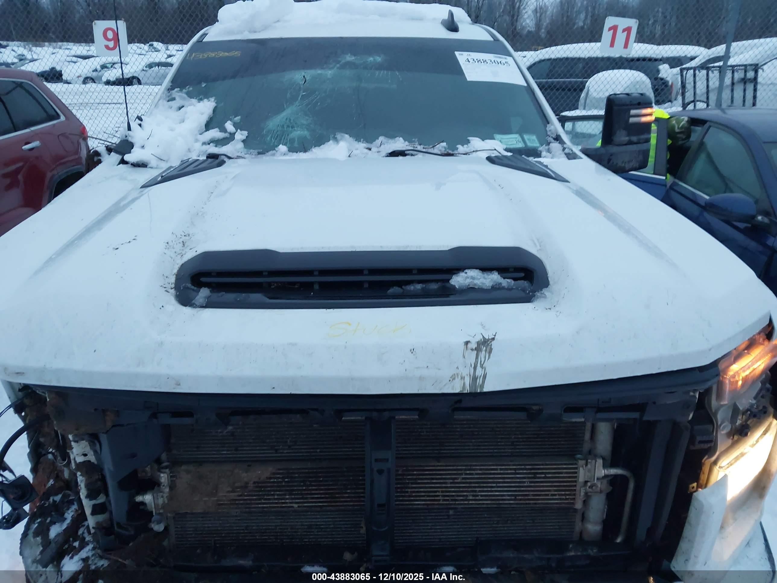 CHEVROLET SILVERADO image 10