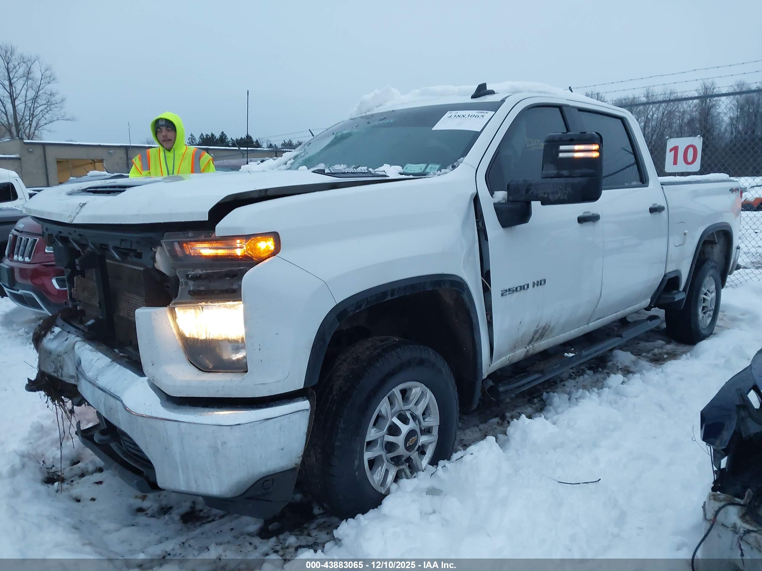 CHEVROLET SILVERADO image 2