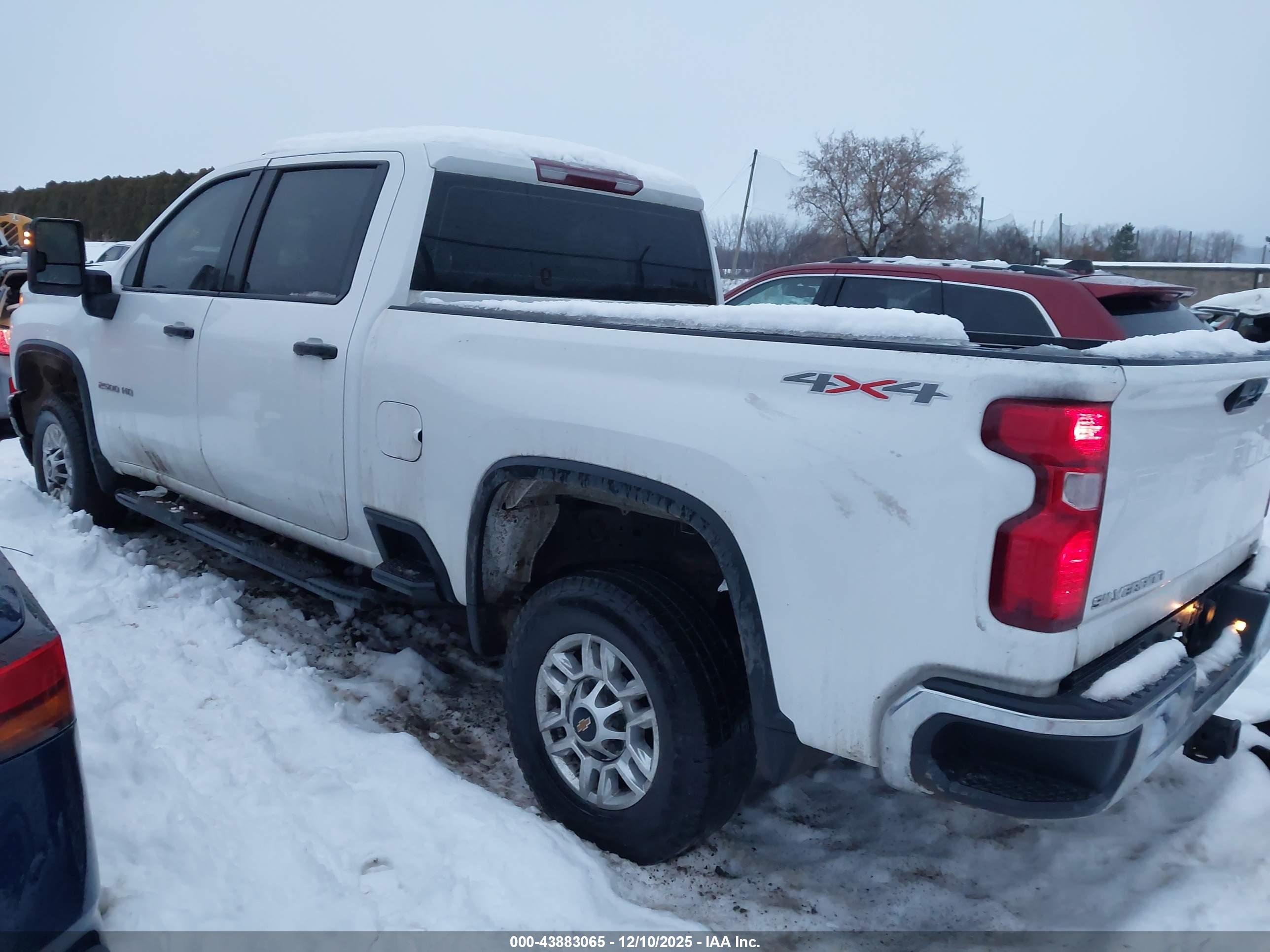 CHEVROLET SILVERADO image 3