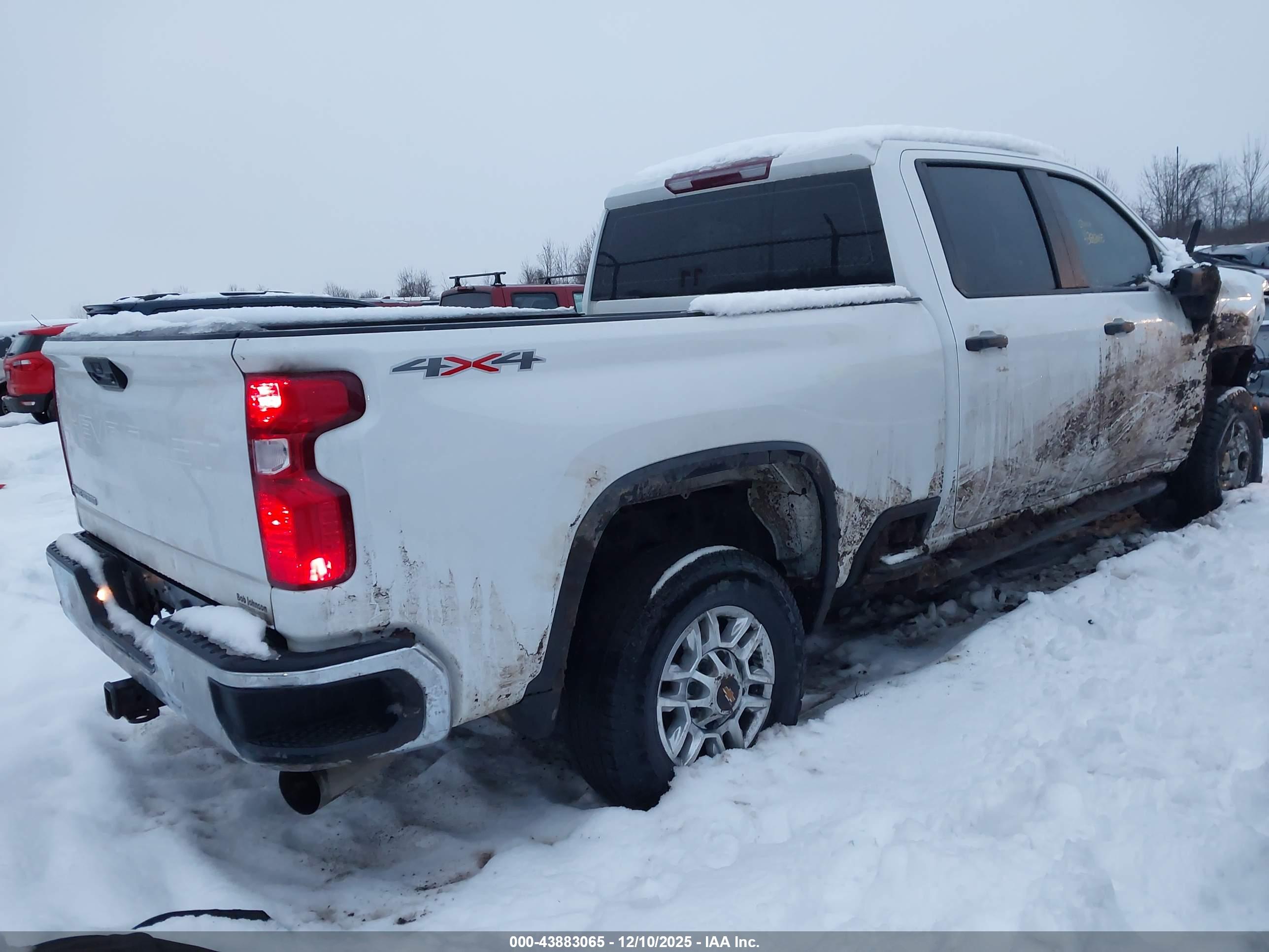 CHEVROLET SILVERADO image 4