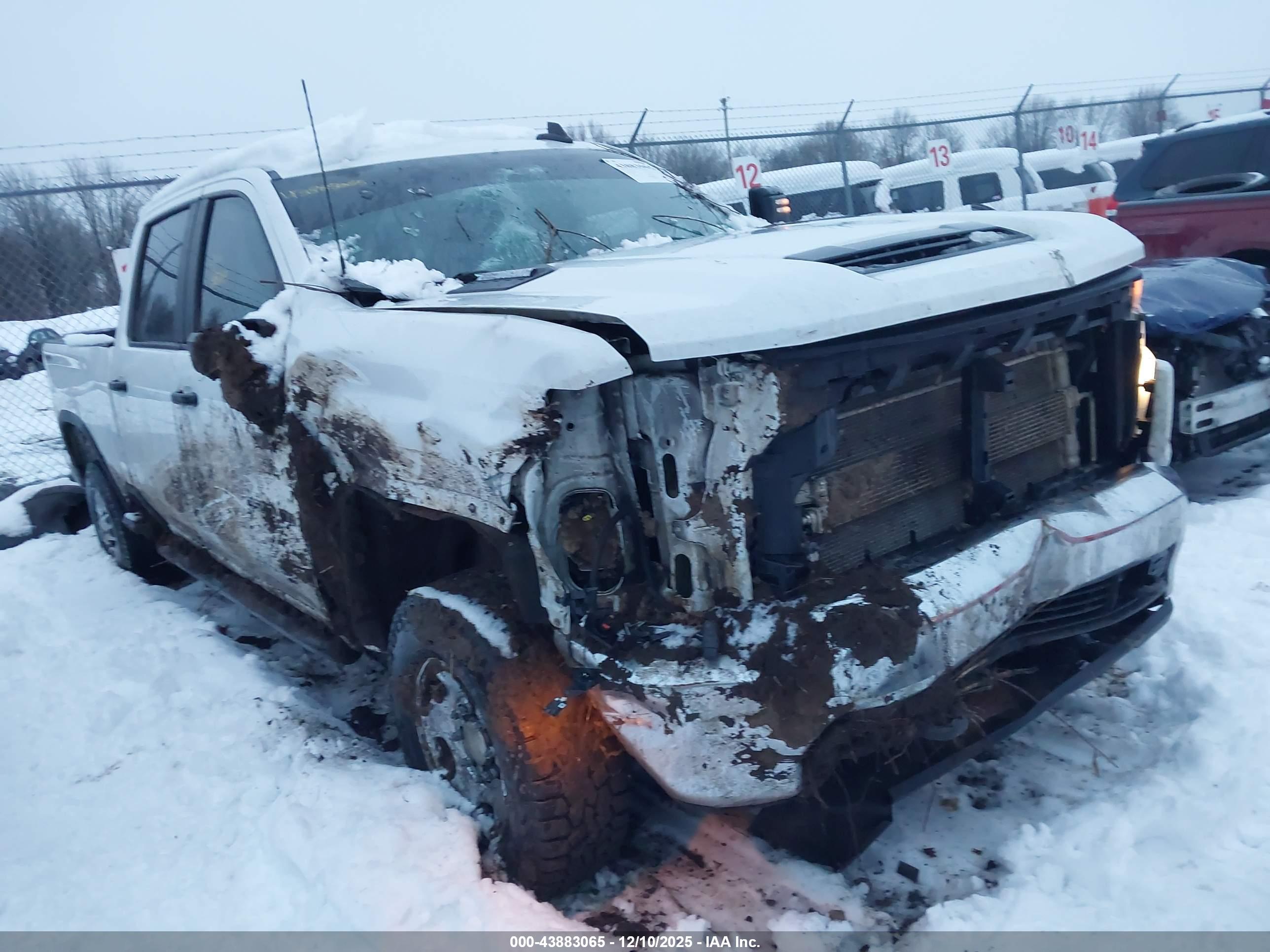 CHEVROLET SILVERADO image 6