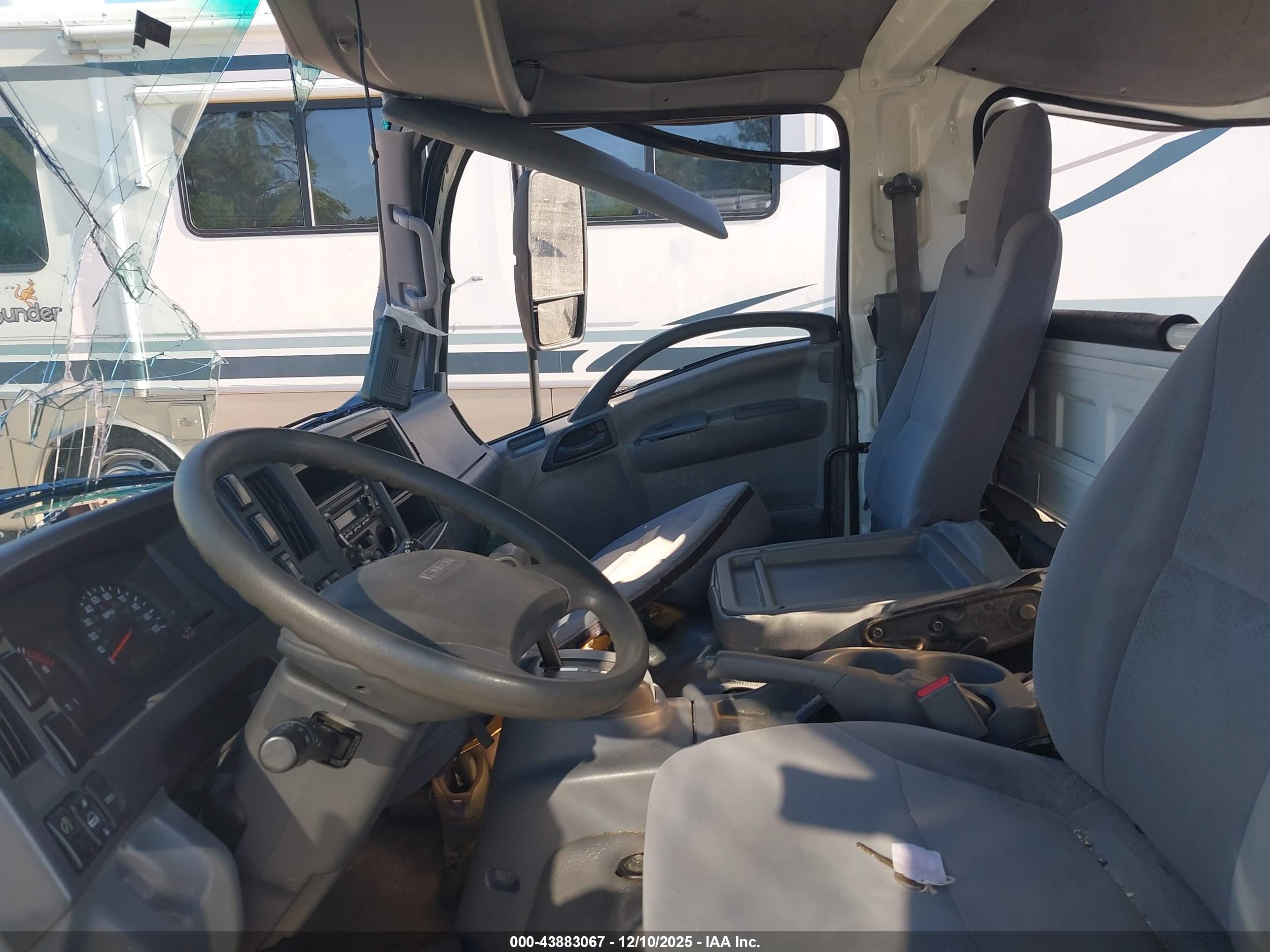 ISUZU NPR image 7