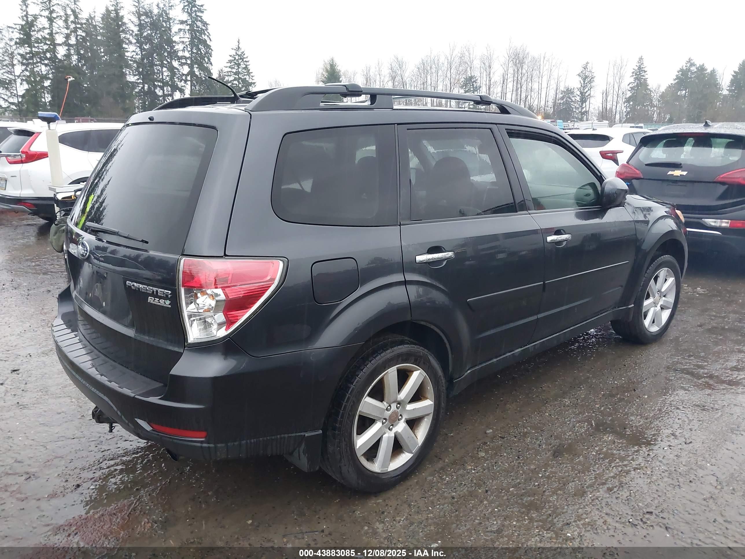 SUBARU FORESTER image 4
