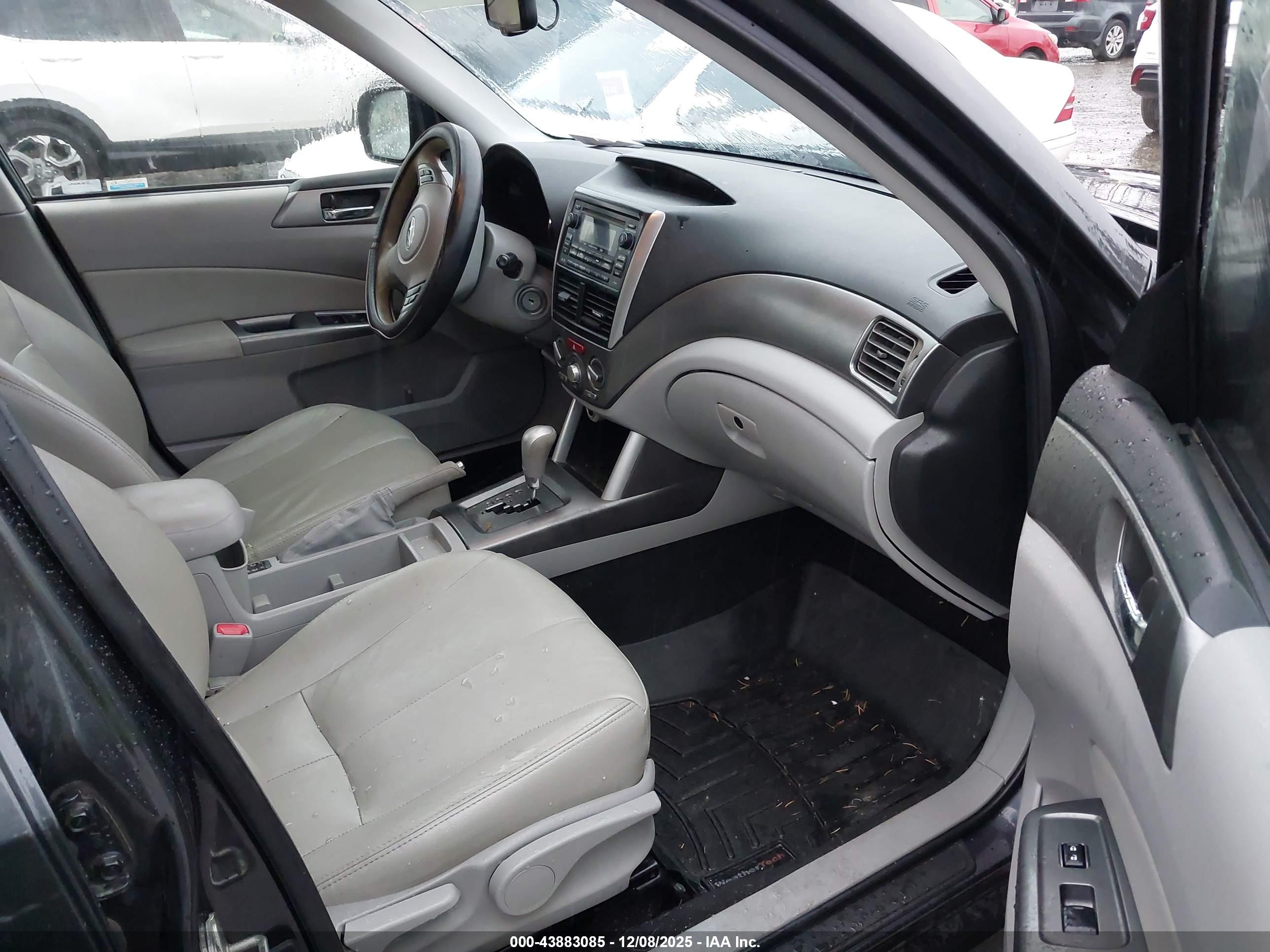 SUBARU FORESTER image 5
