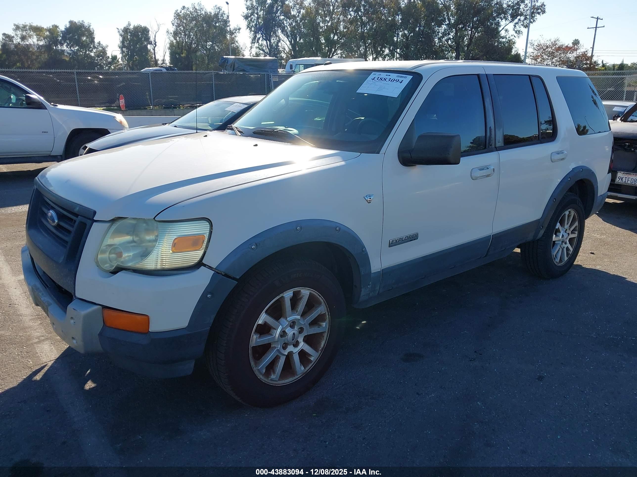 FORD EXPLORER image 2