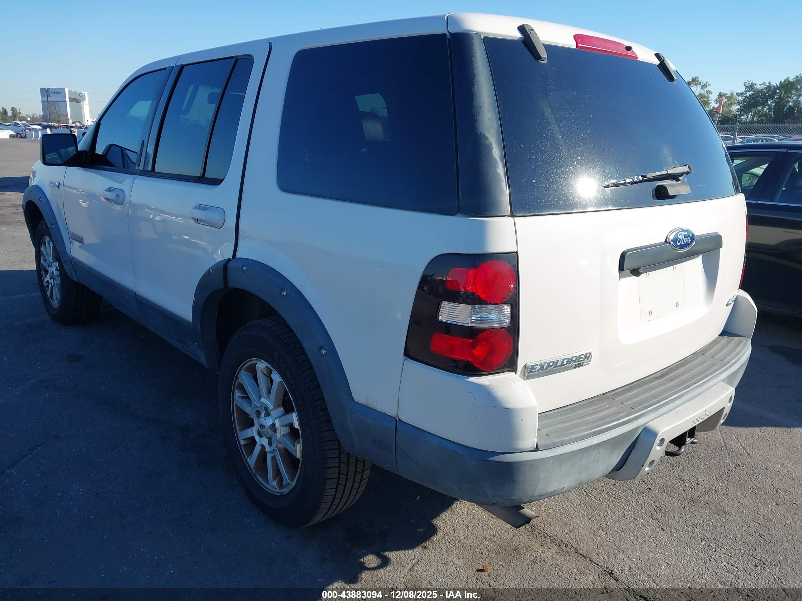 FORD EXPLORER image 3