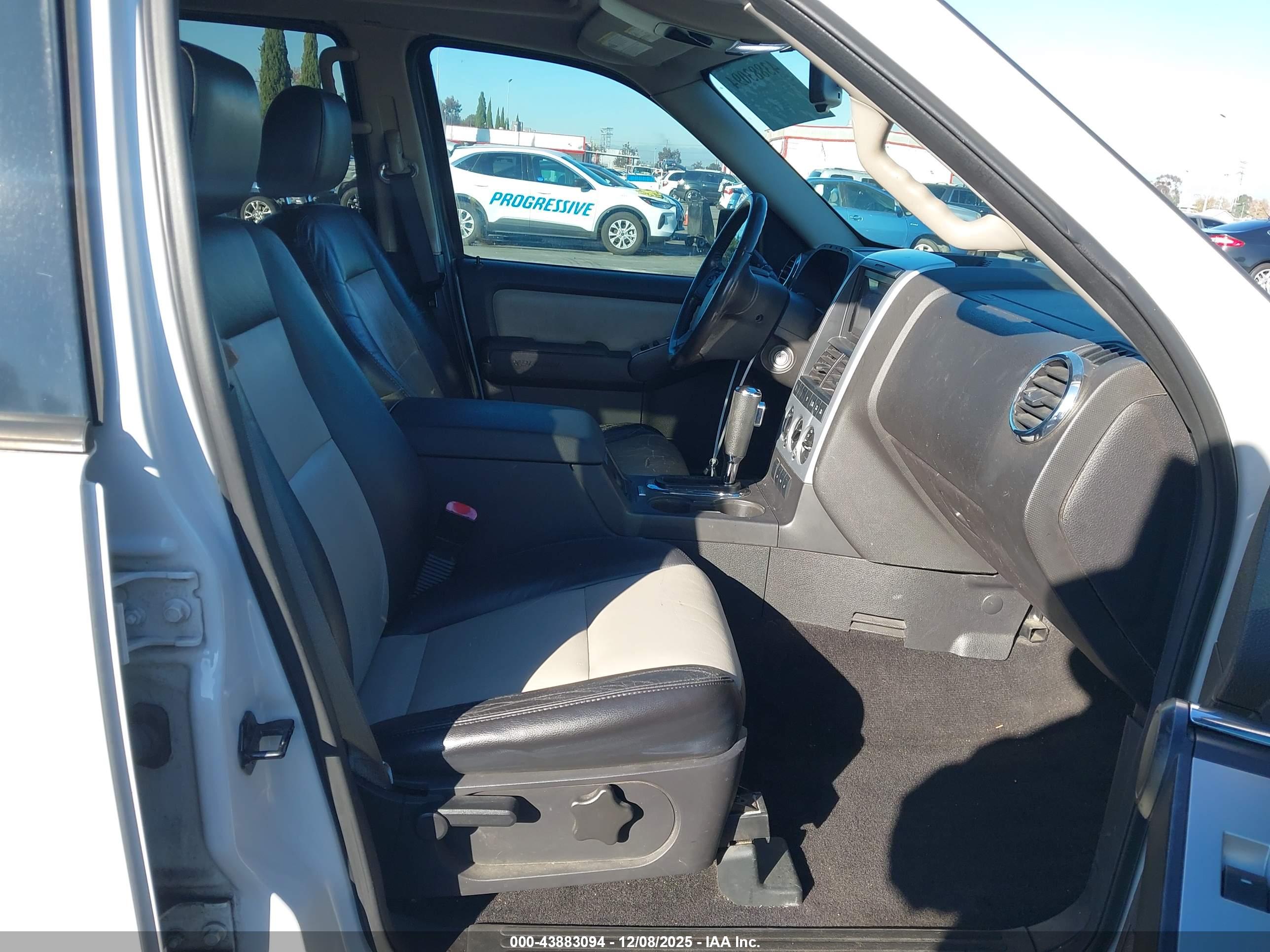 FORD EXPLORER image 5