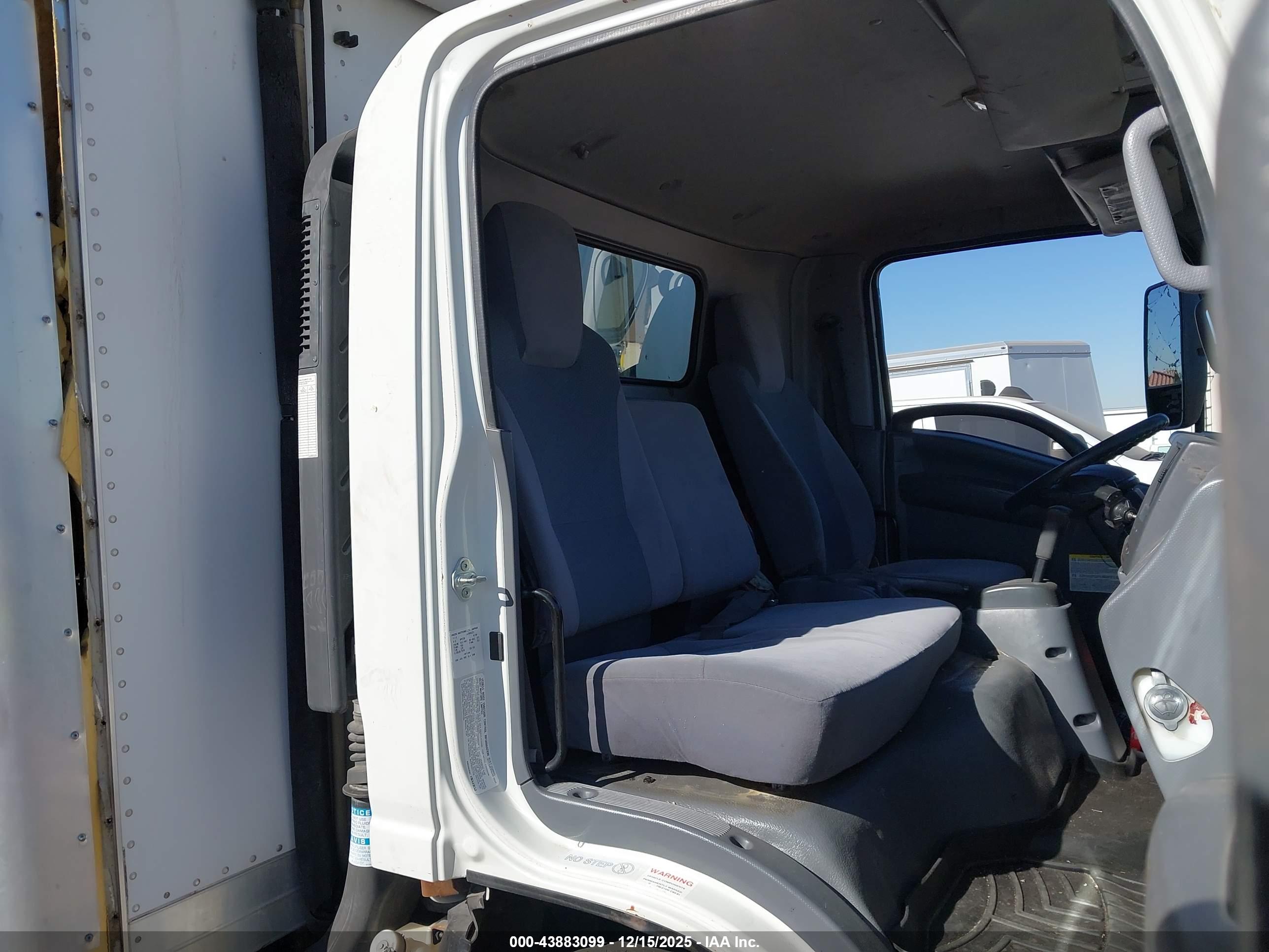 ISUZU NPR image 8