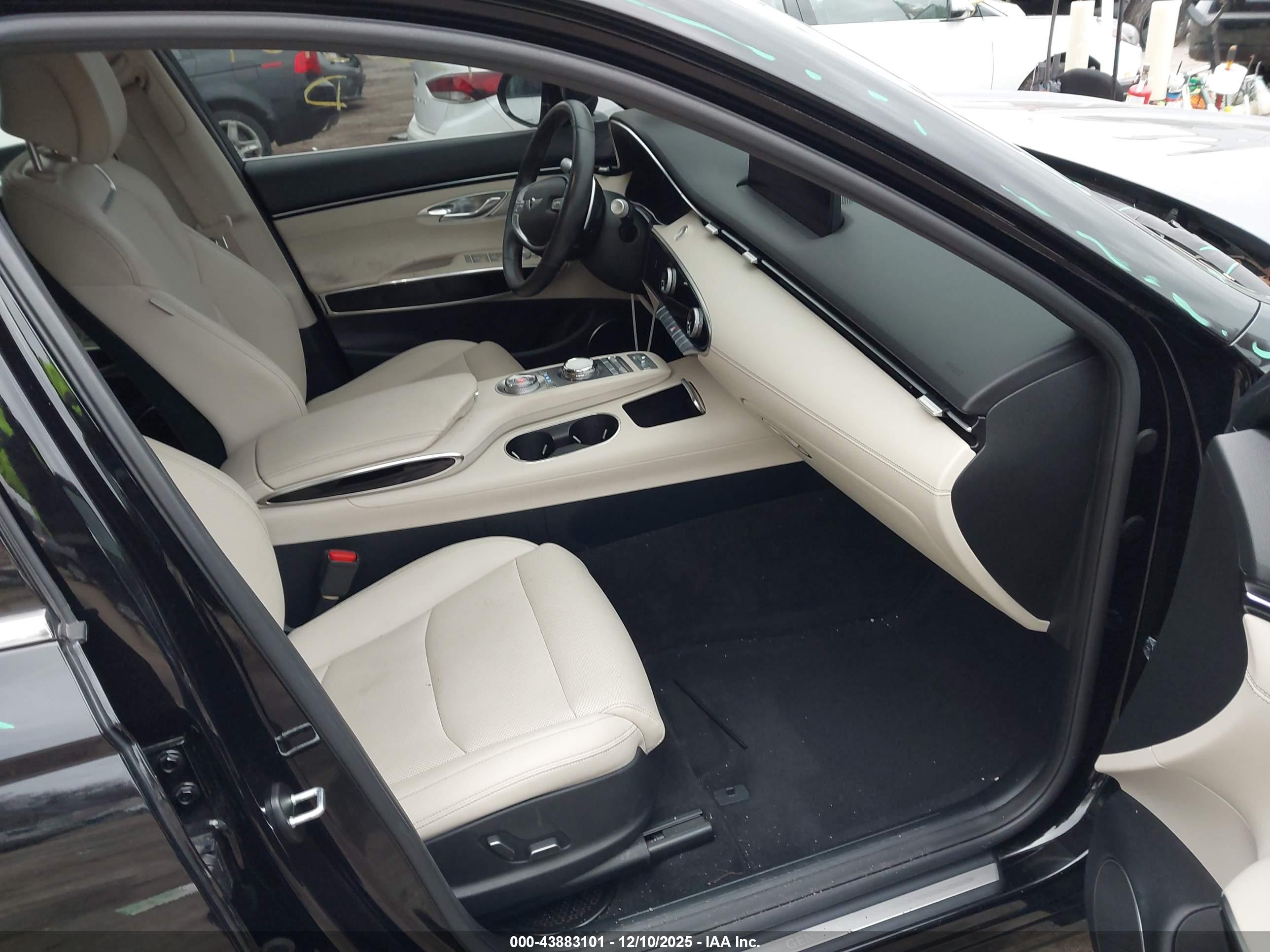 GENESIS GV70 image 5