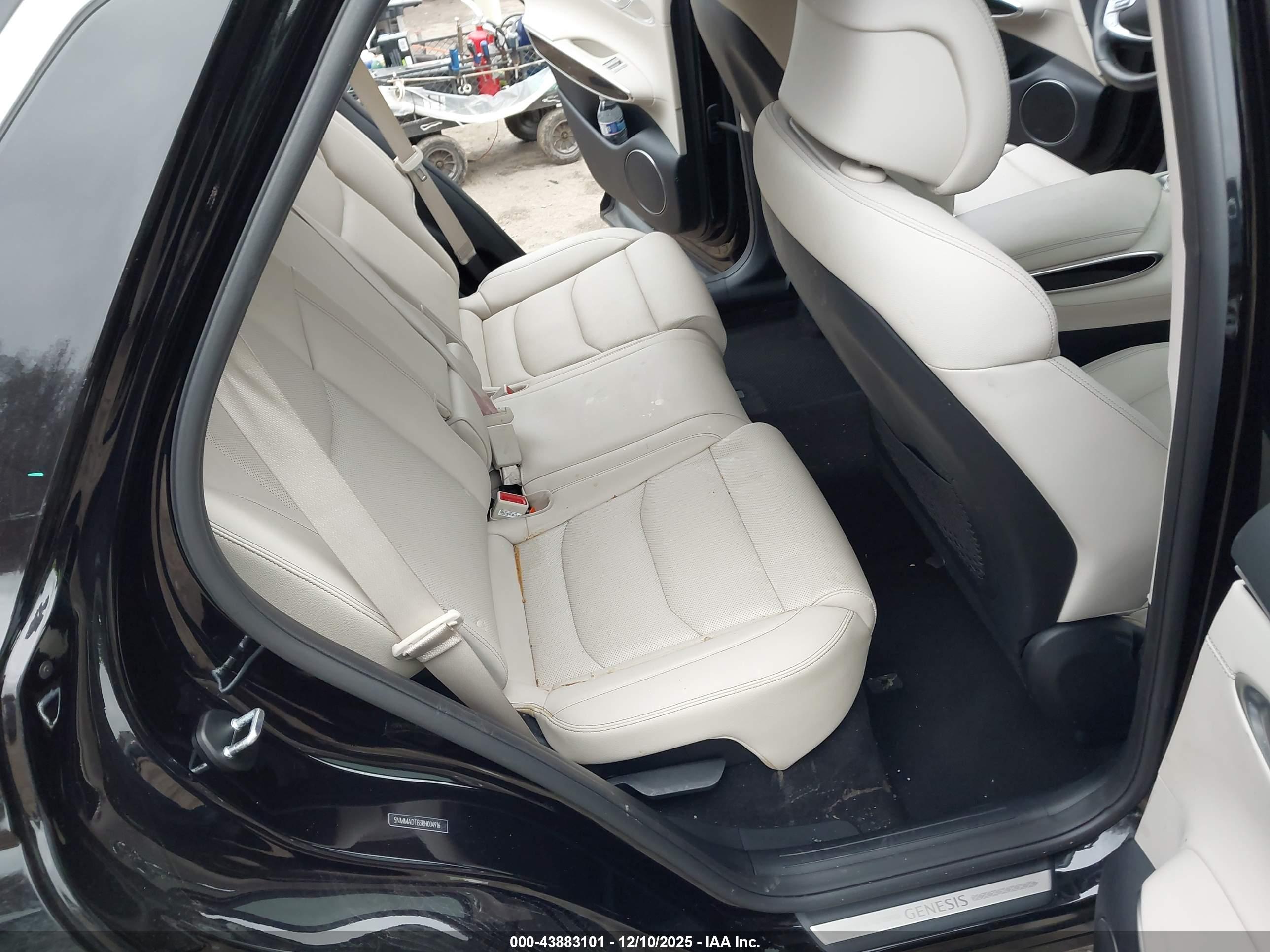 GENESIS GV70 image 8