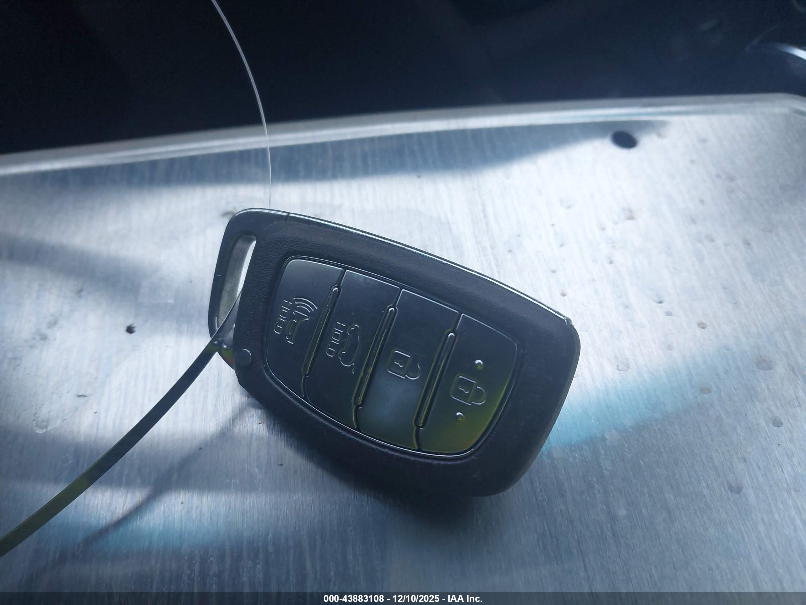 HYUNDAI TUCSON image 11