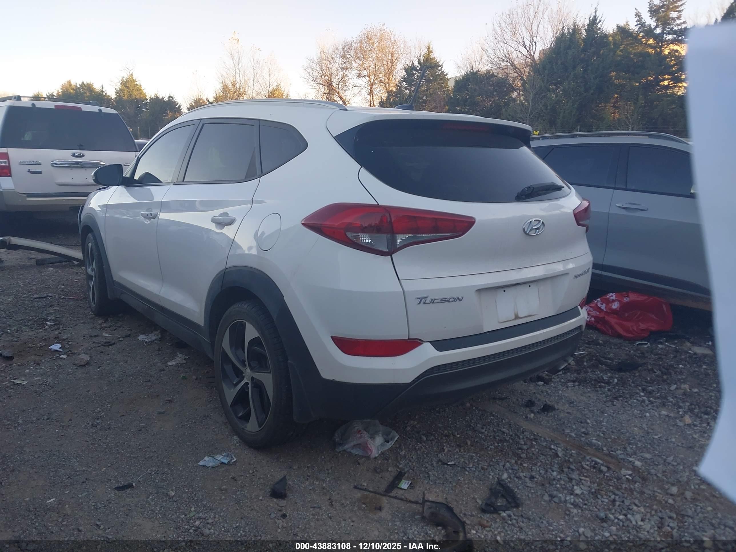 HYUNDAI TUCSON image 3