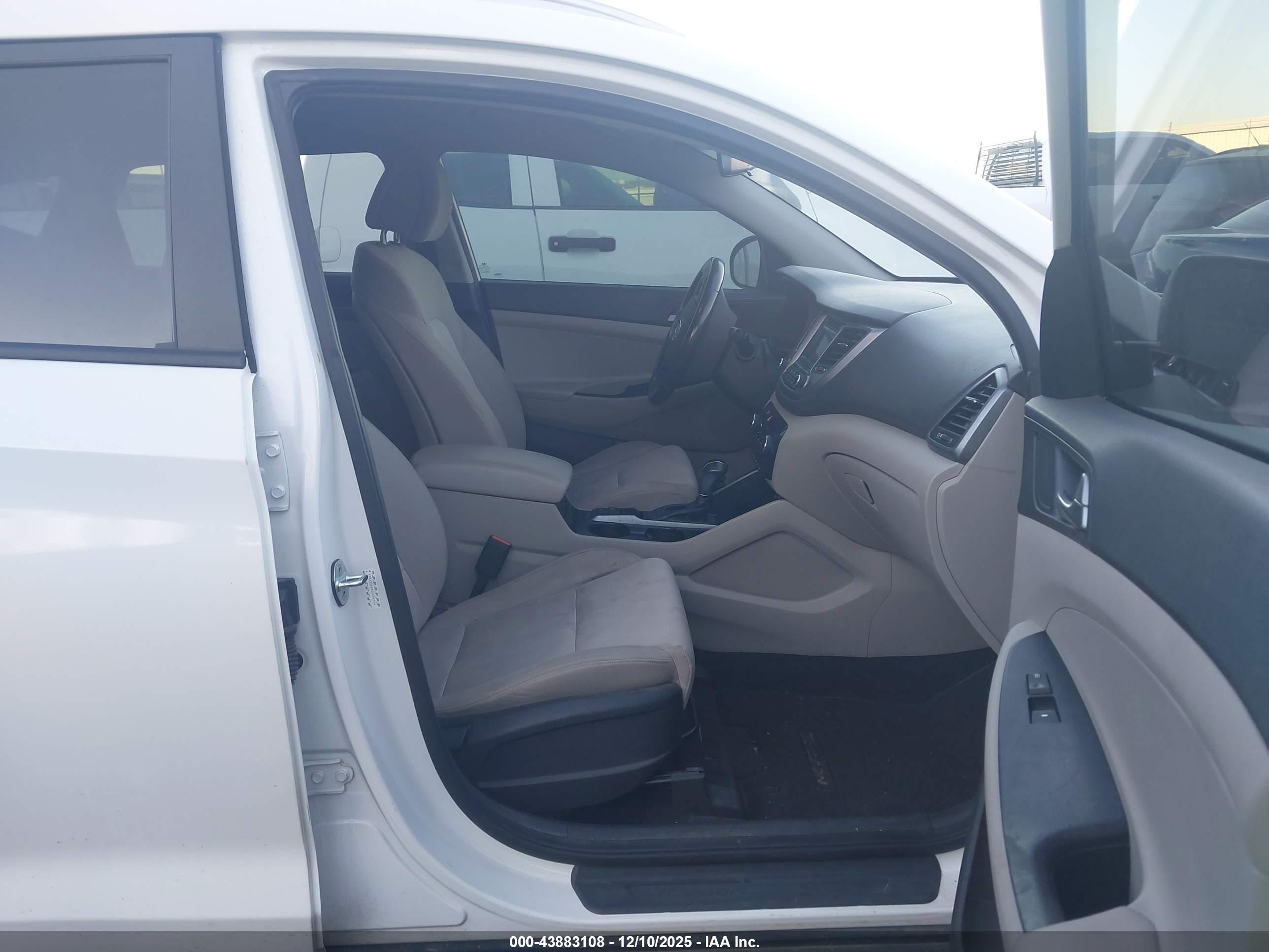 HYUNDAI TUCSON image 5
