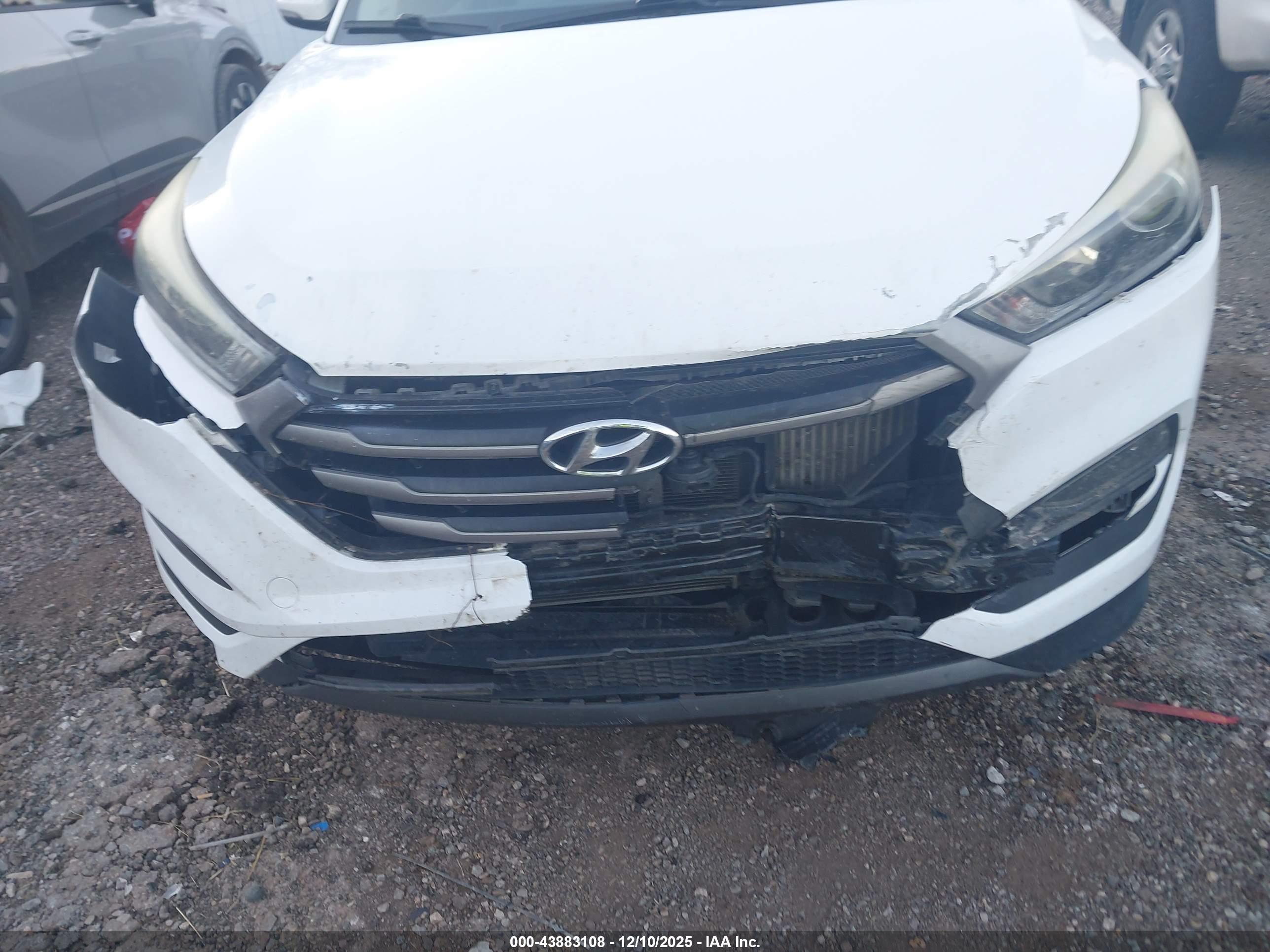 HYUNDAI TUCSON image 6