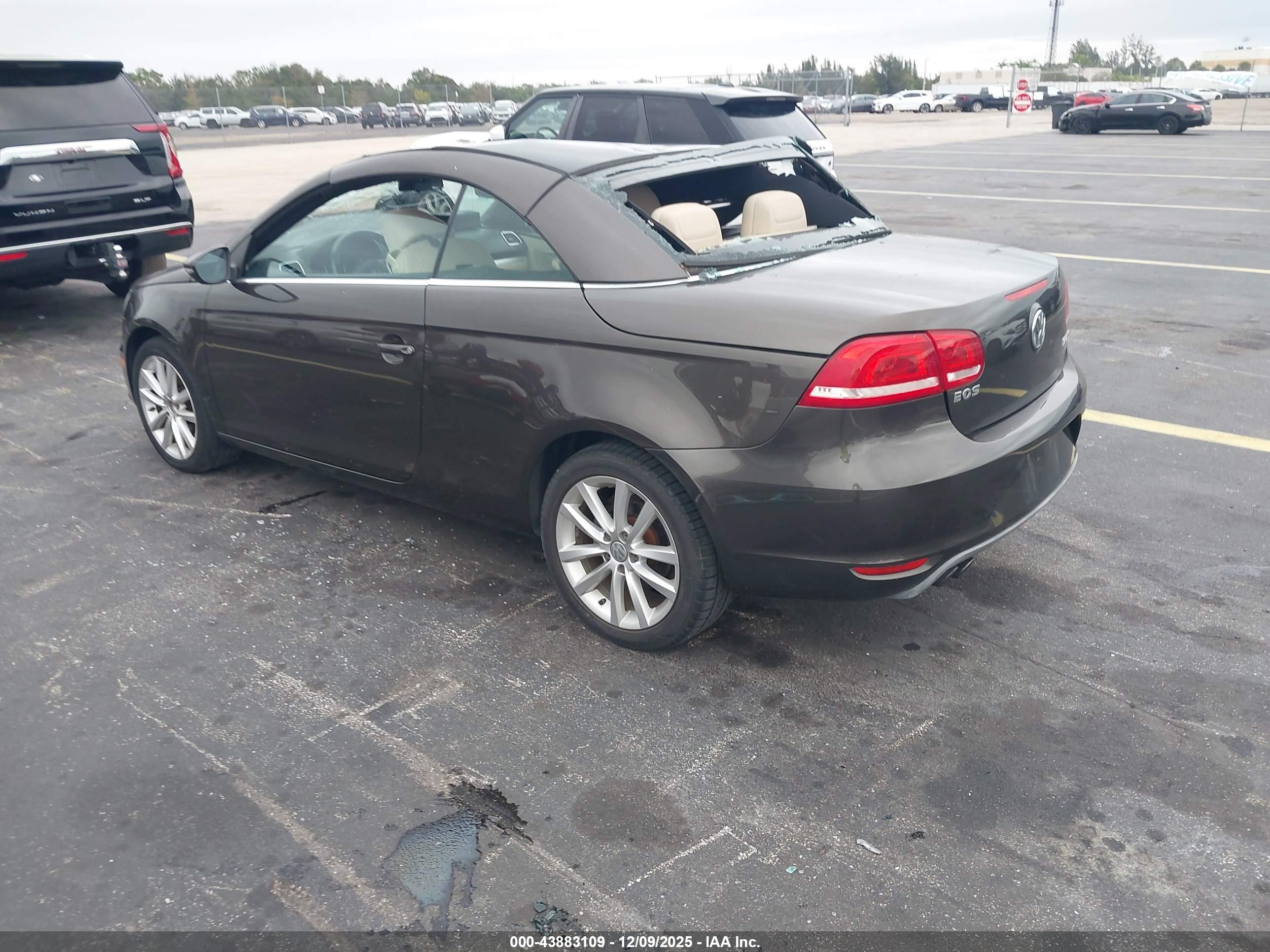 VOLKSWAGEN EOS image 3