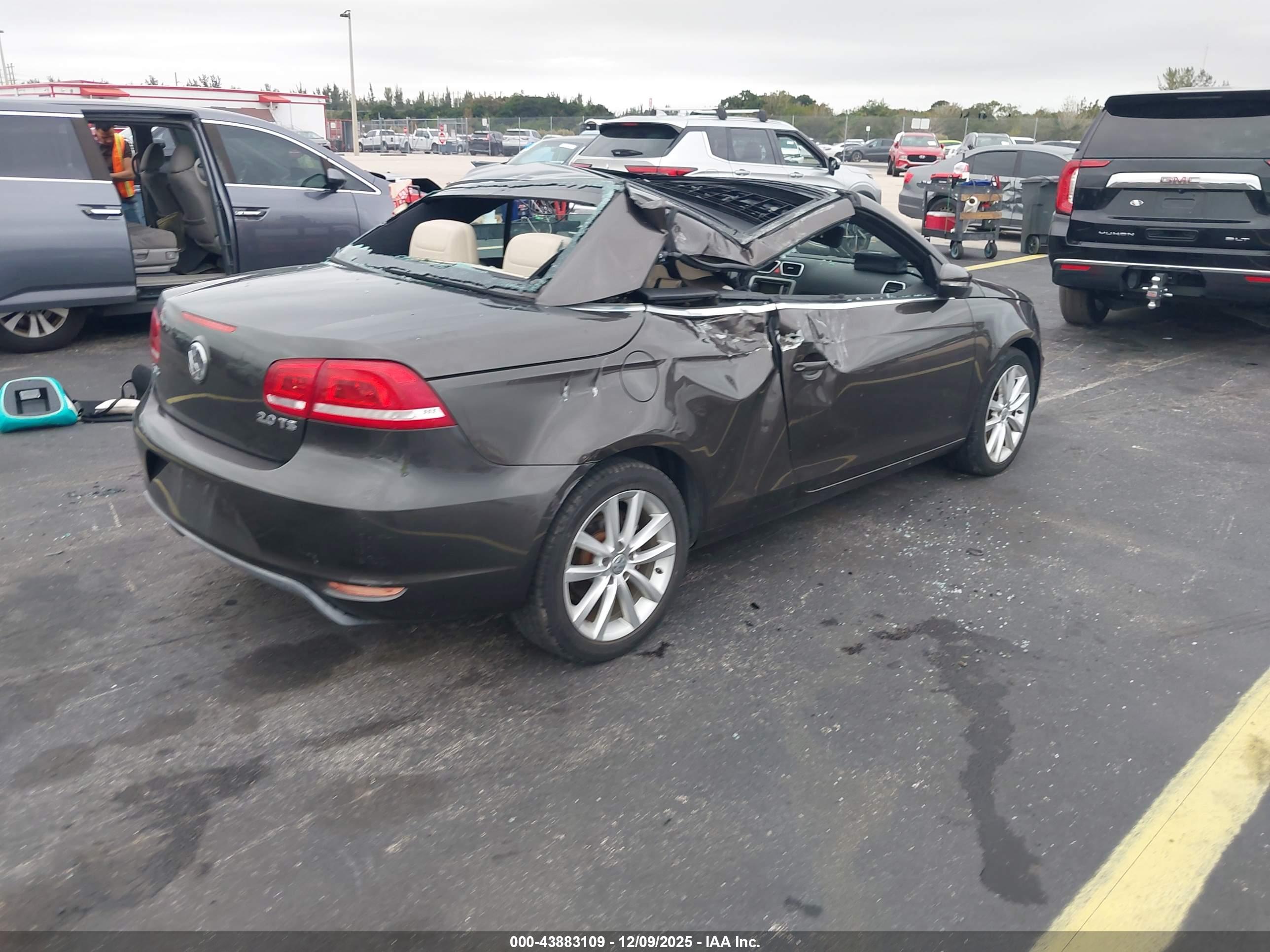 VOLKSWAGEN EOS image 4
