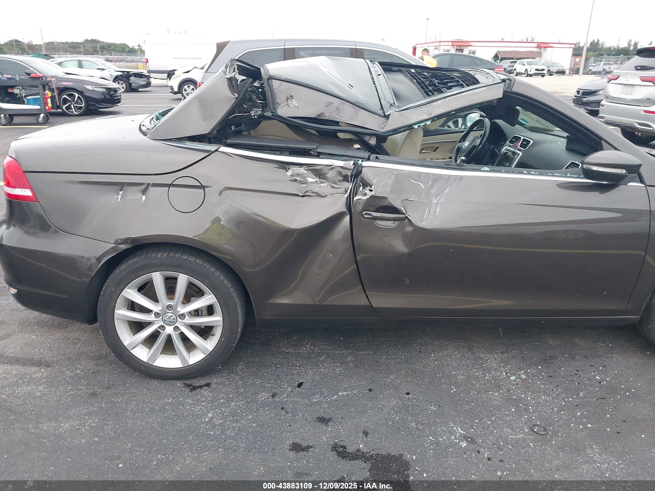 VOLKSWAGEN EOS image 6