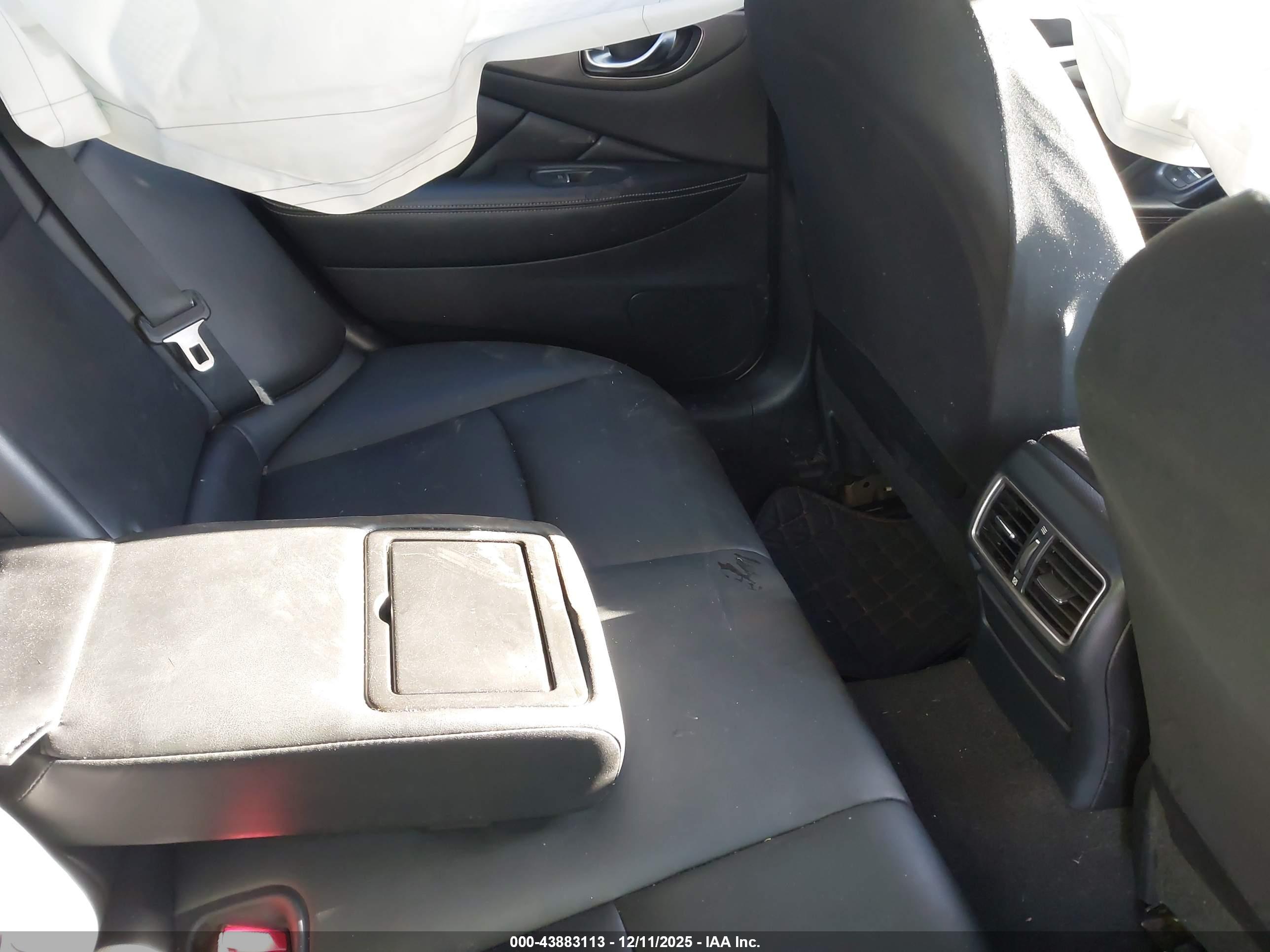 INFINITI Q50 image 8