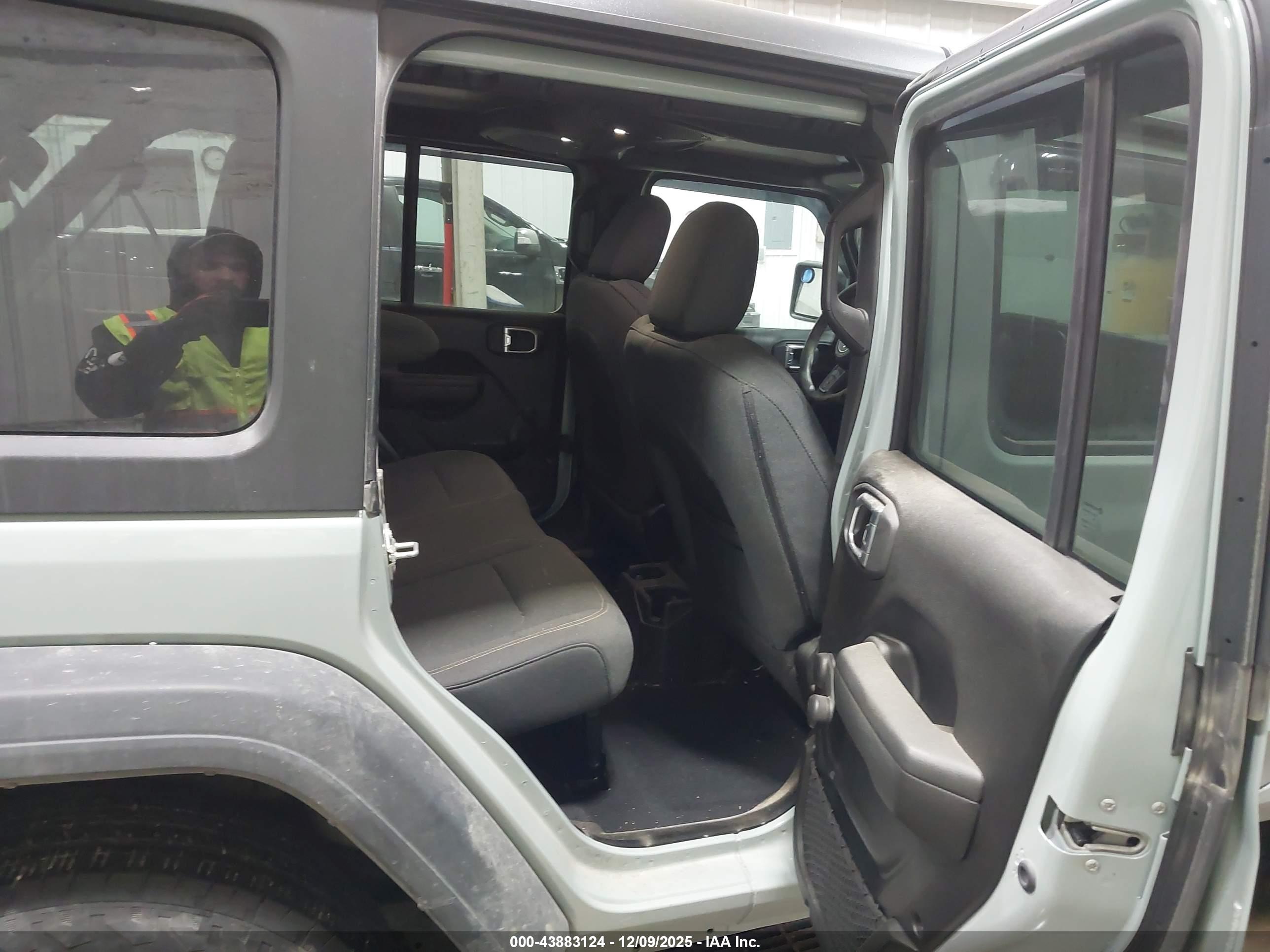 JEEP WRANGLER image 8