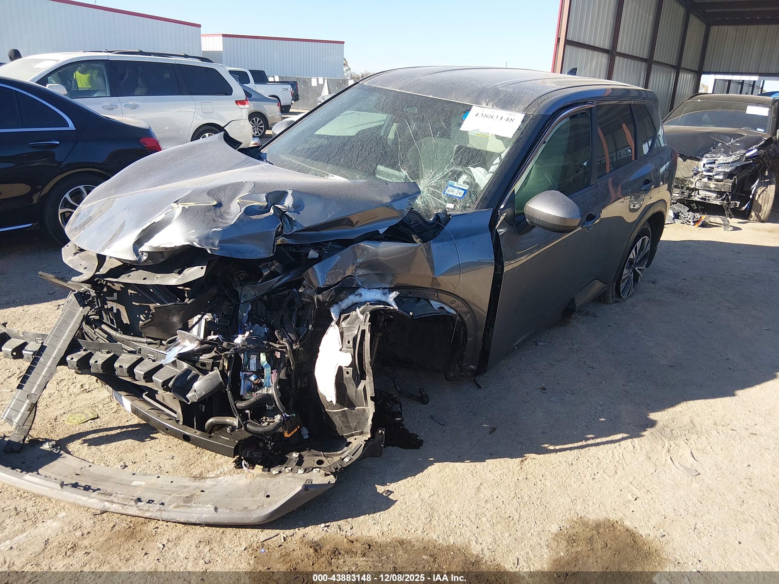 NISSAN ROGUE image 2