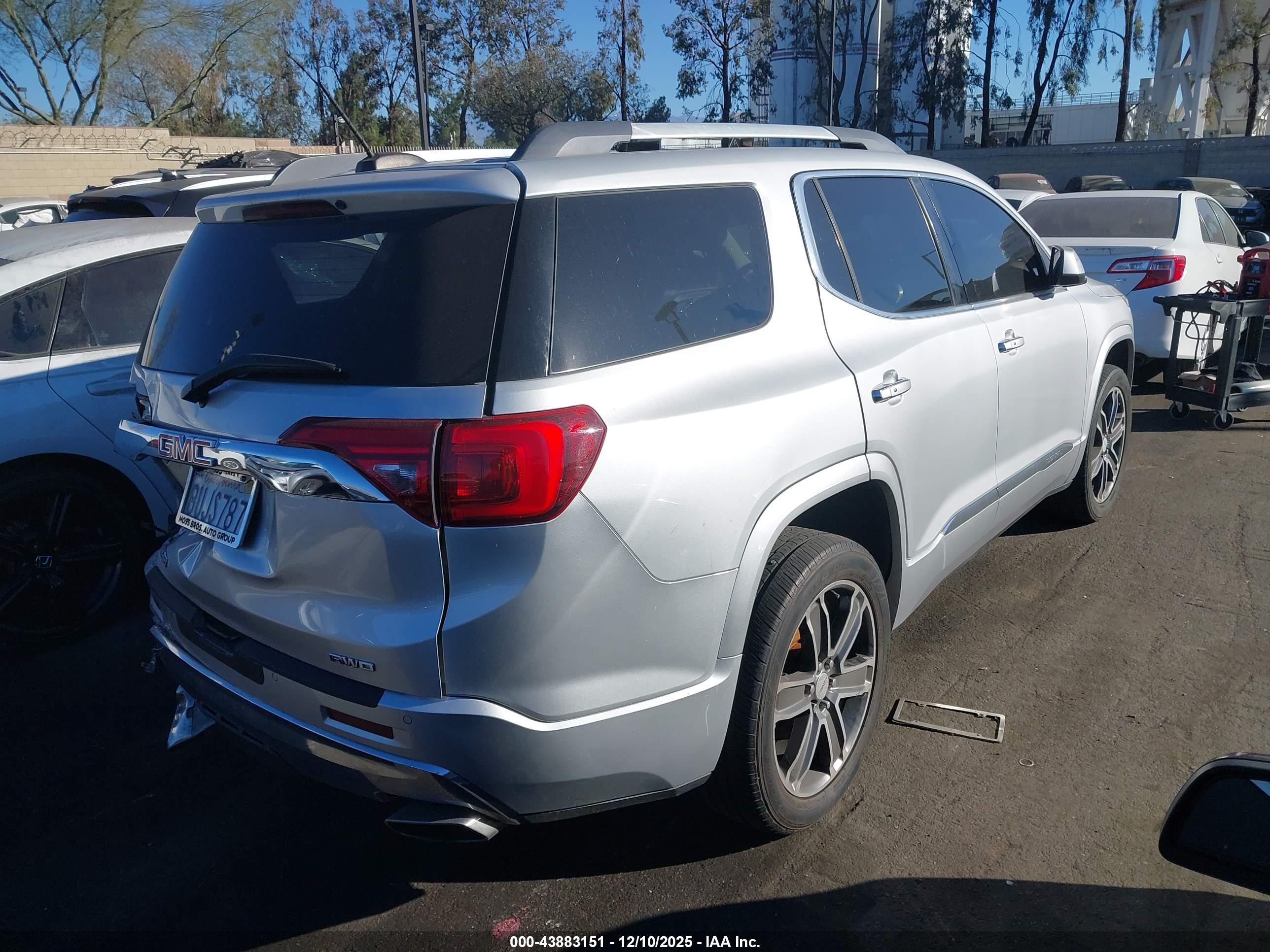 GMC ACADIA image 4