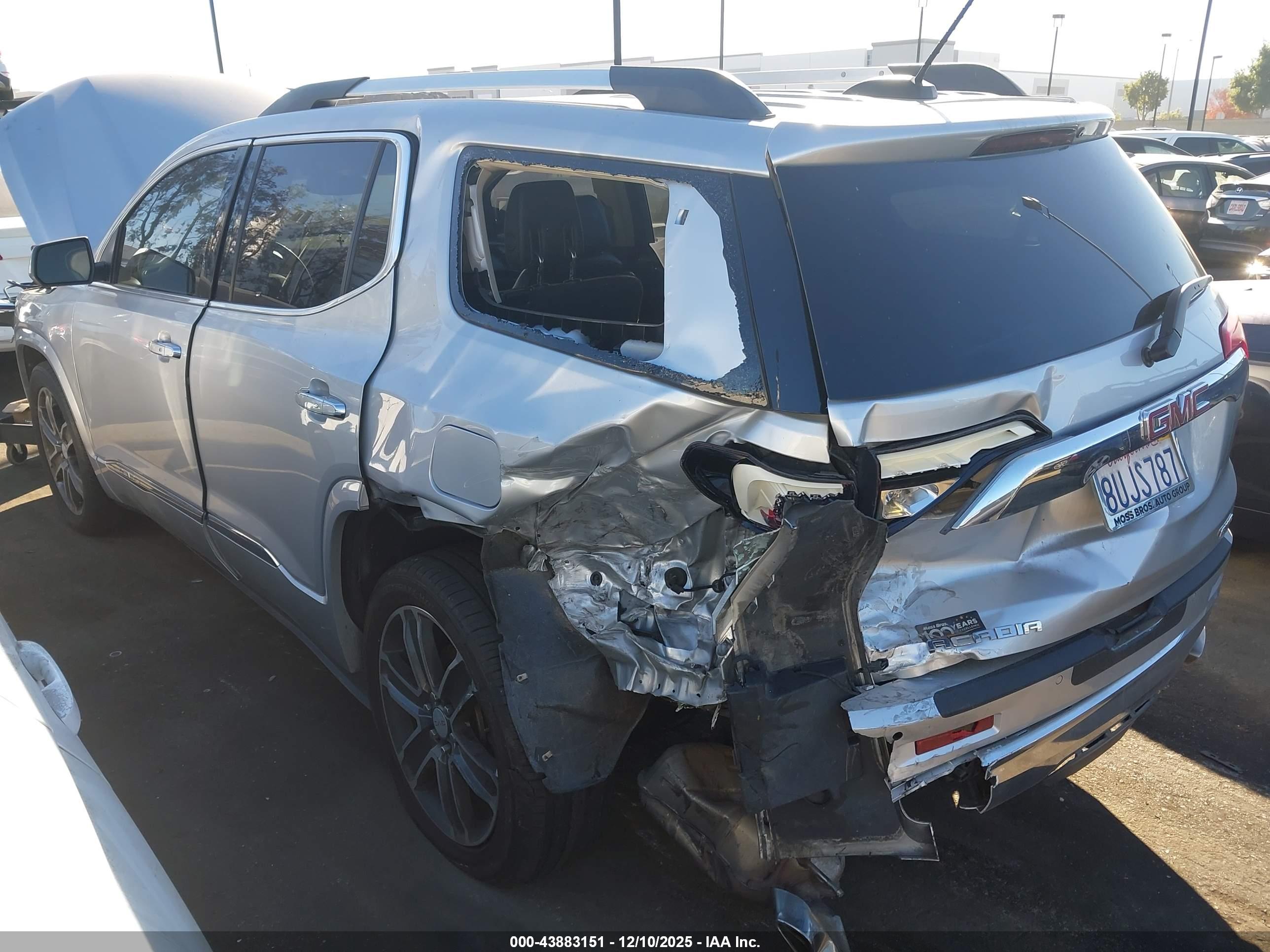 GMC ACADIA image 6