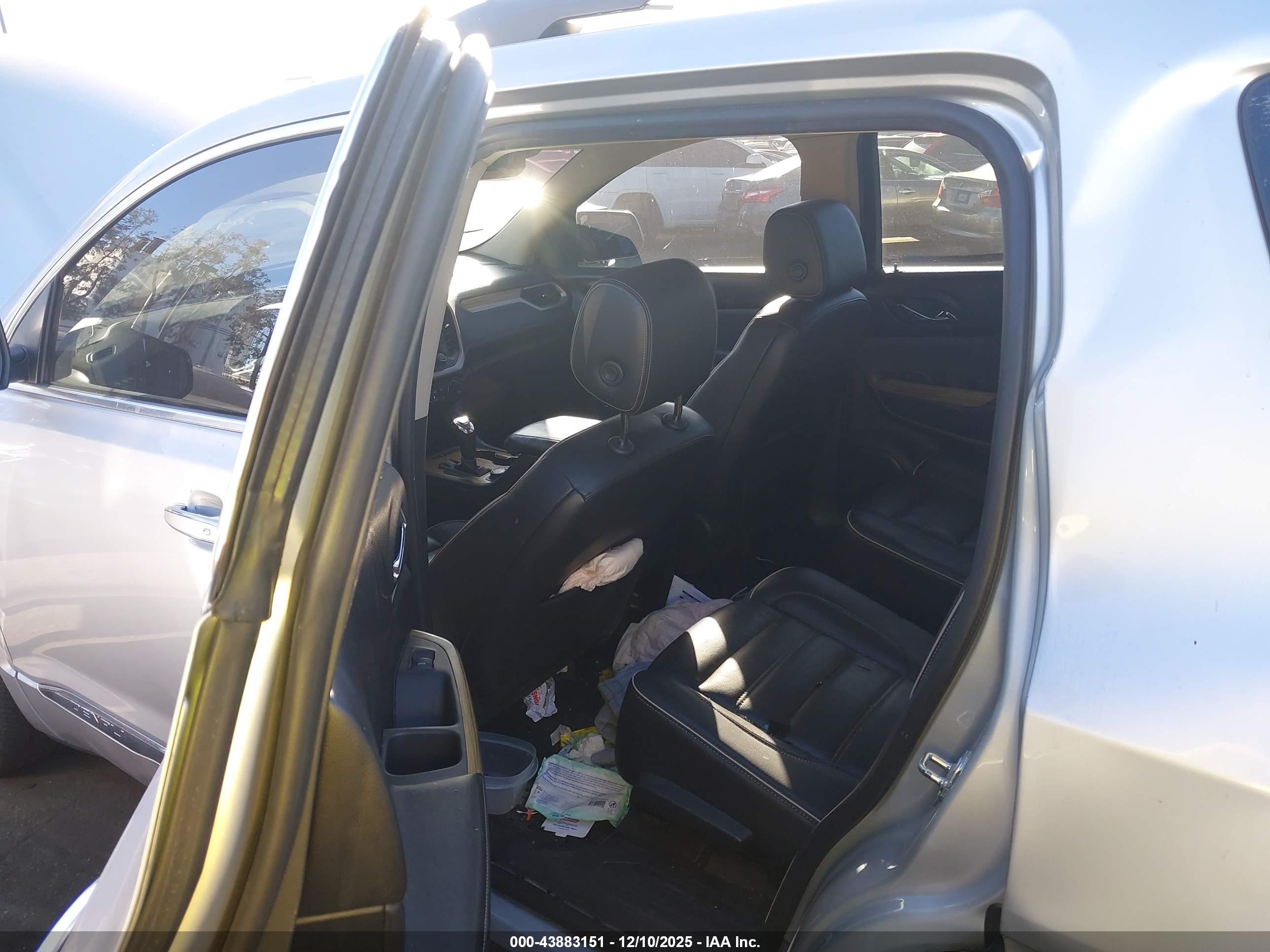 GMC ACADIA image 8