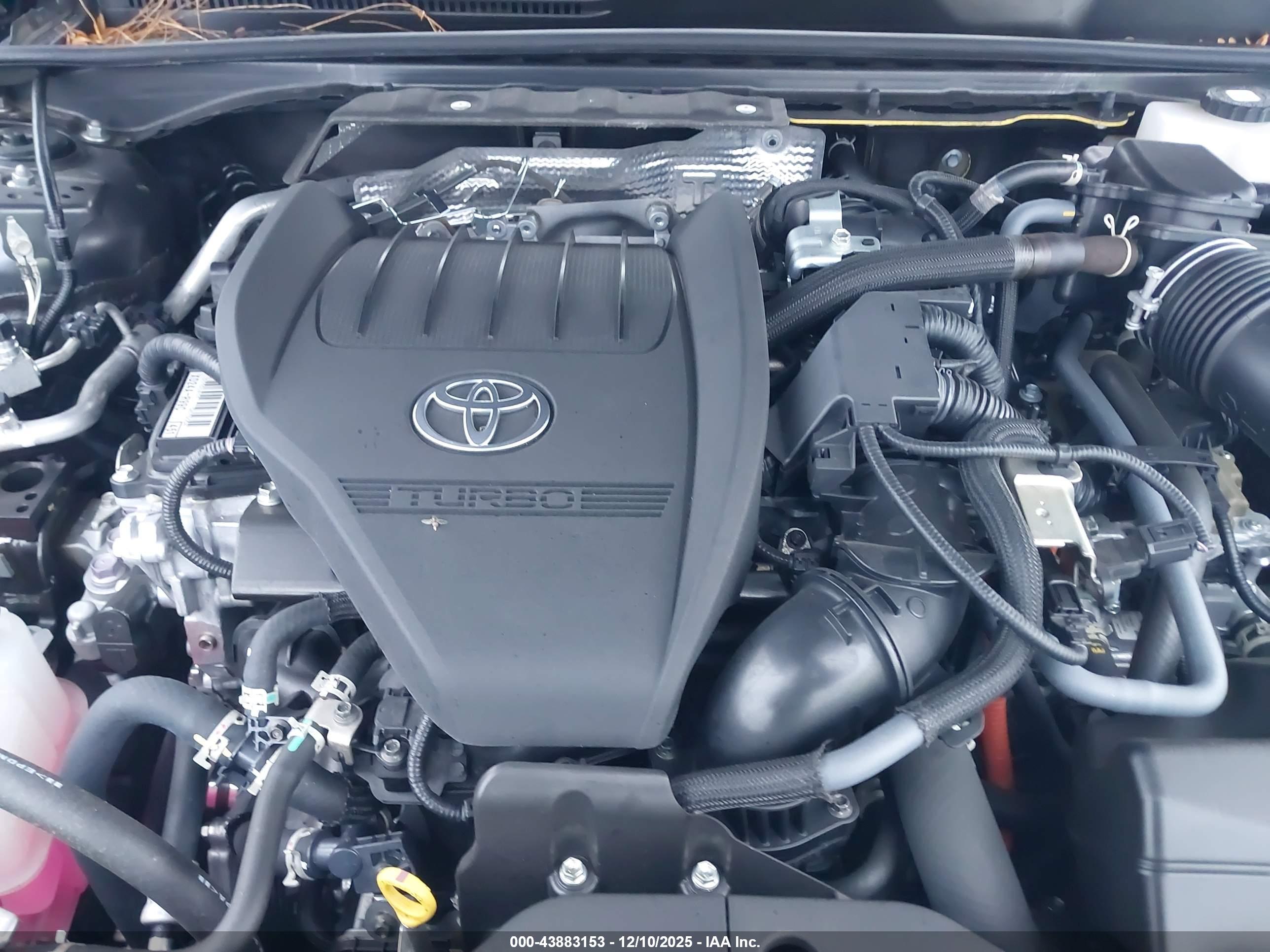TOYOTA CROWN image 10