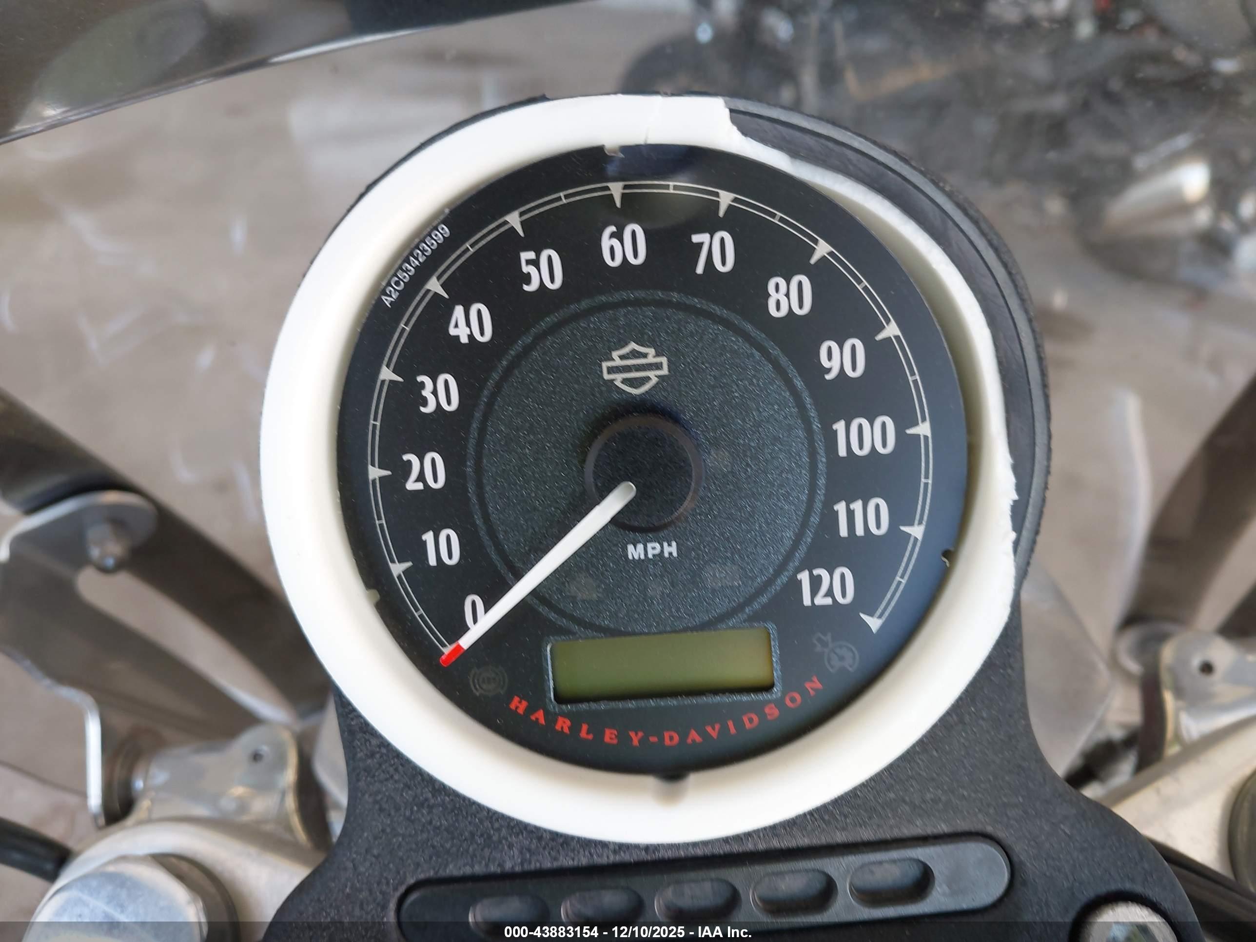 HARLEY-DAVIDSON XL883 image 7