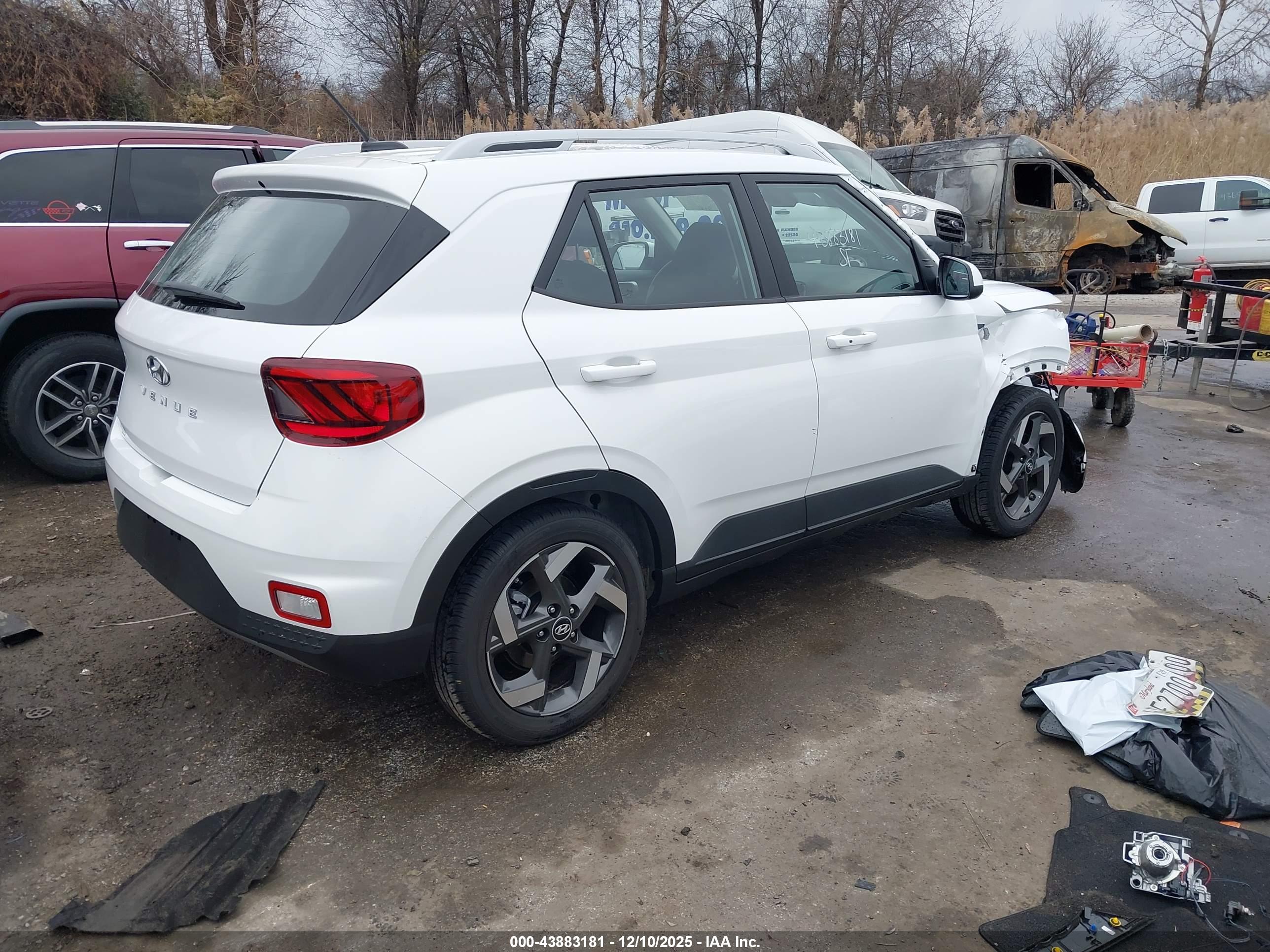 HYUNDAI VENUE image 4