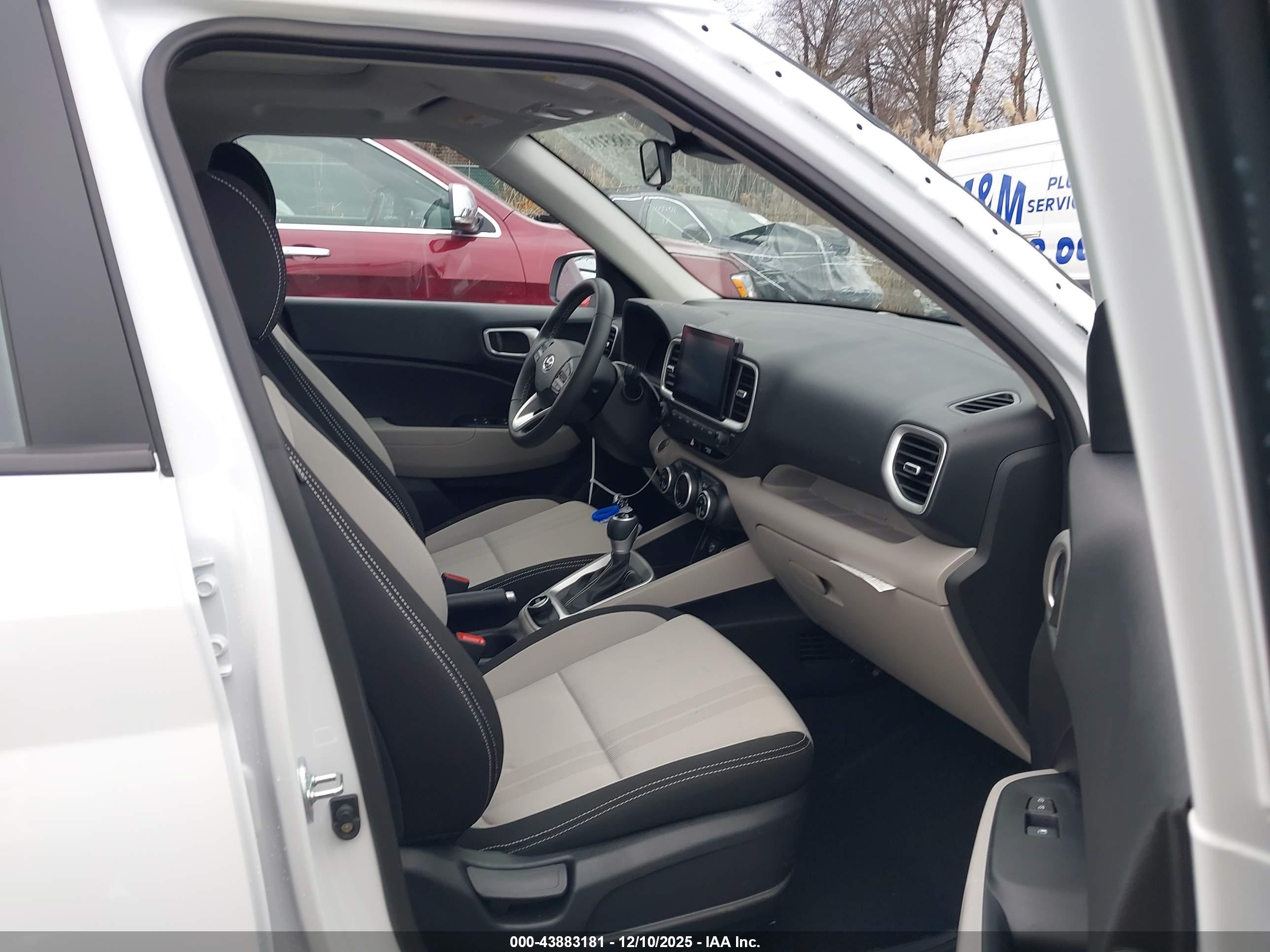 HYUNDAI VENUE image 5