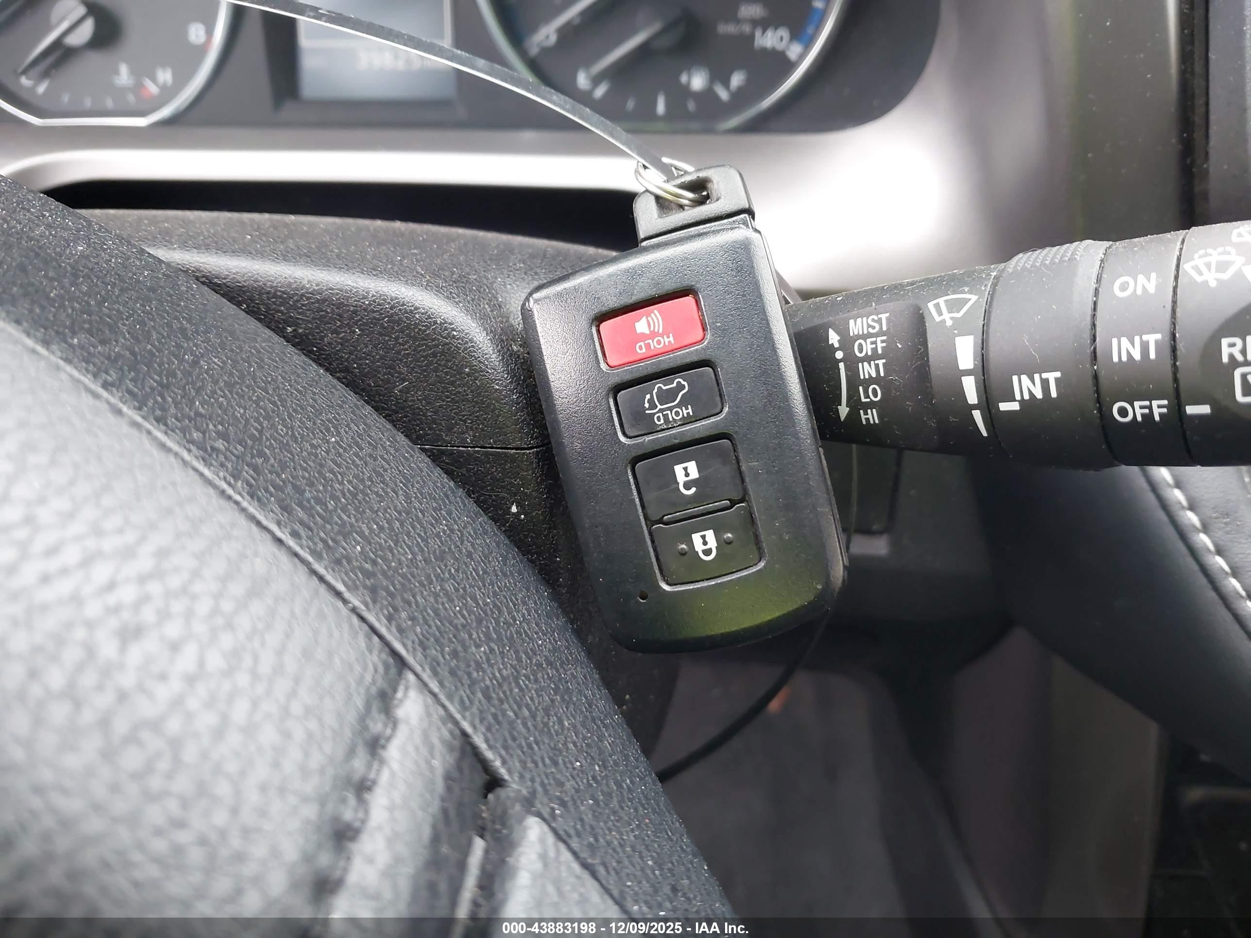 TOYOTA RAV4 image 11
