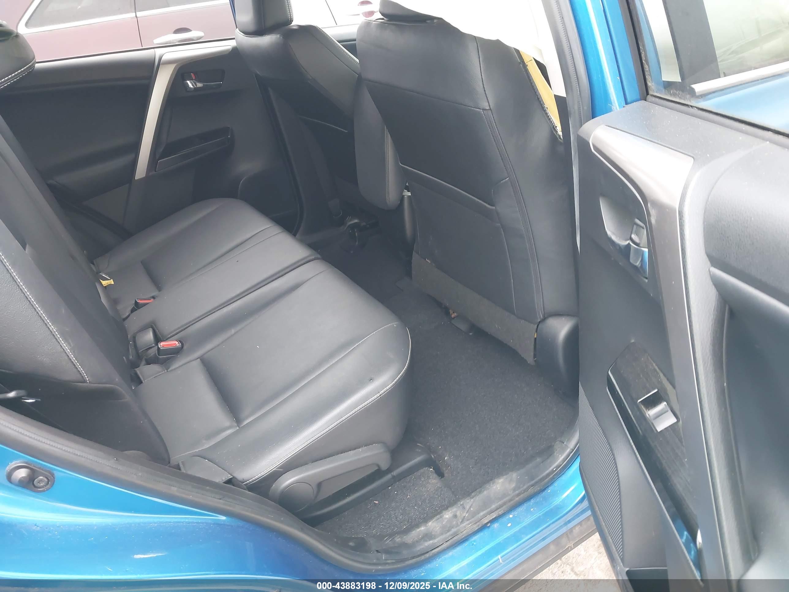 TOYOTA RAV4 image 8
