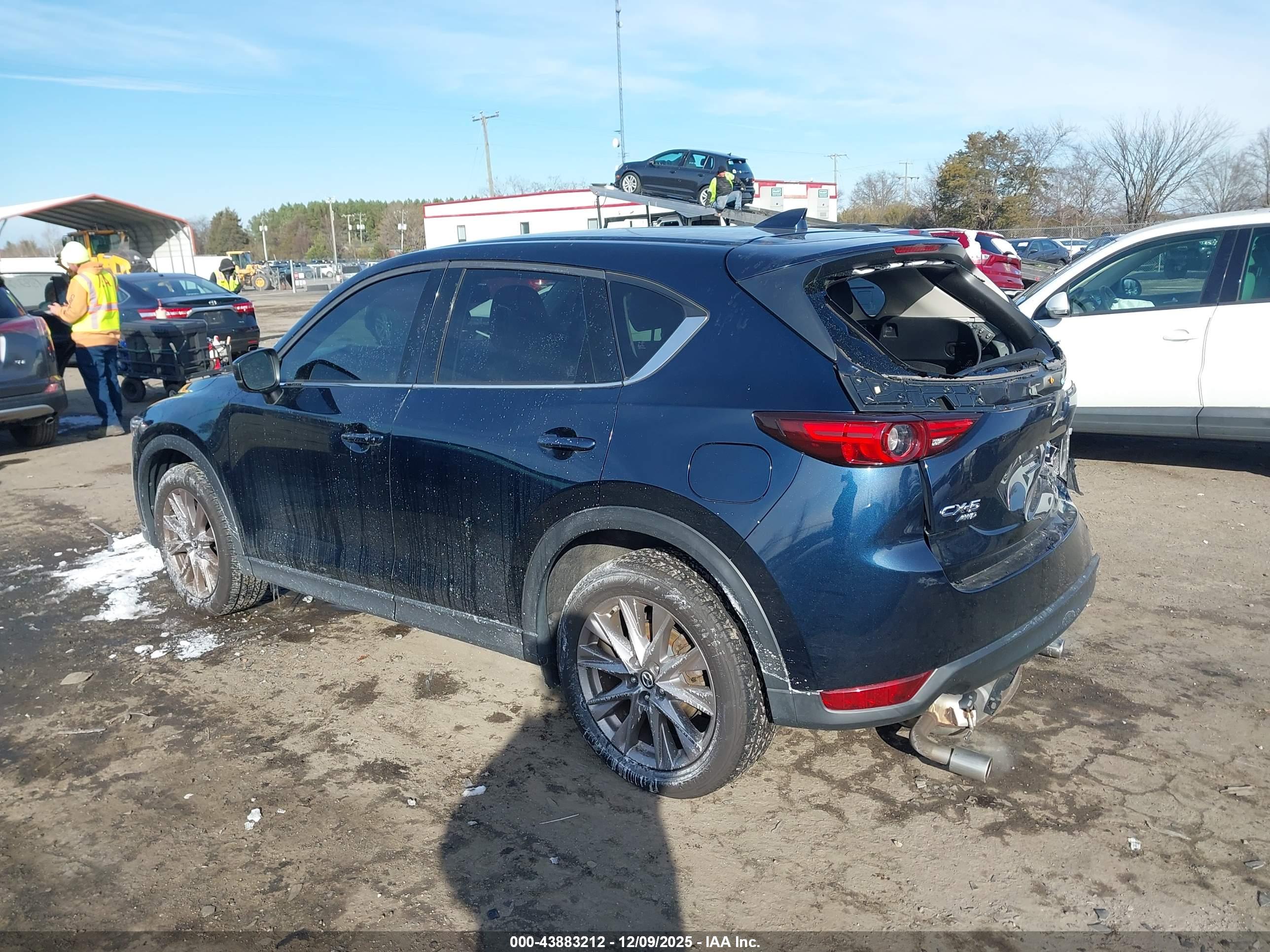 MAZDA CX-5 image 3