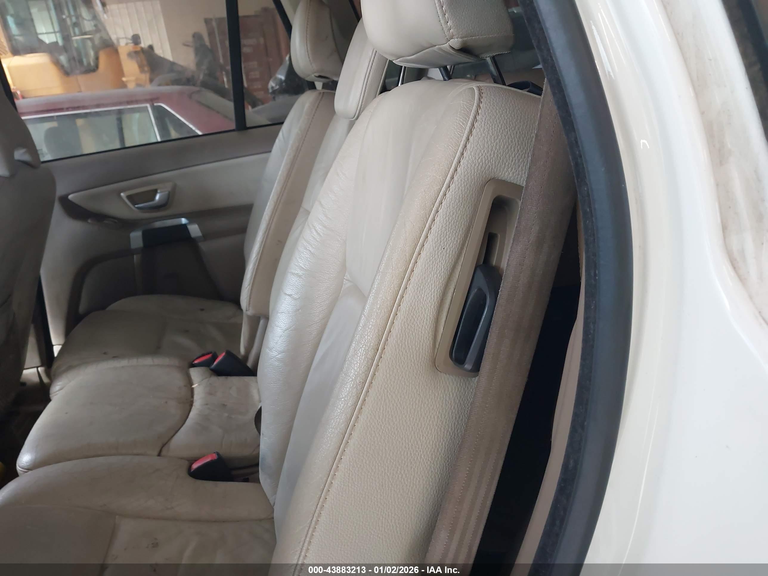 VOLVO XC90 image 8