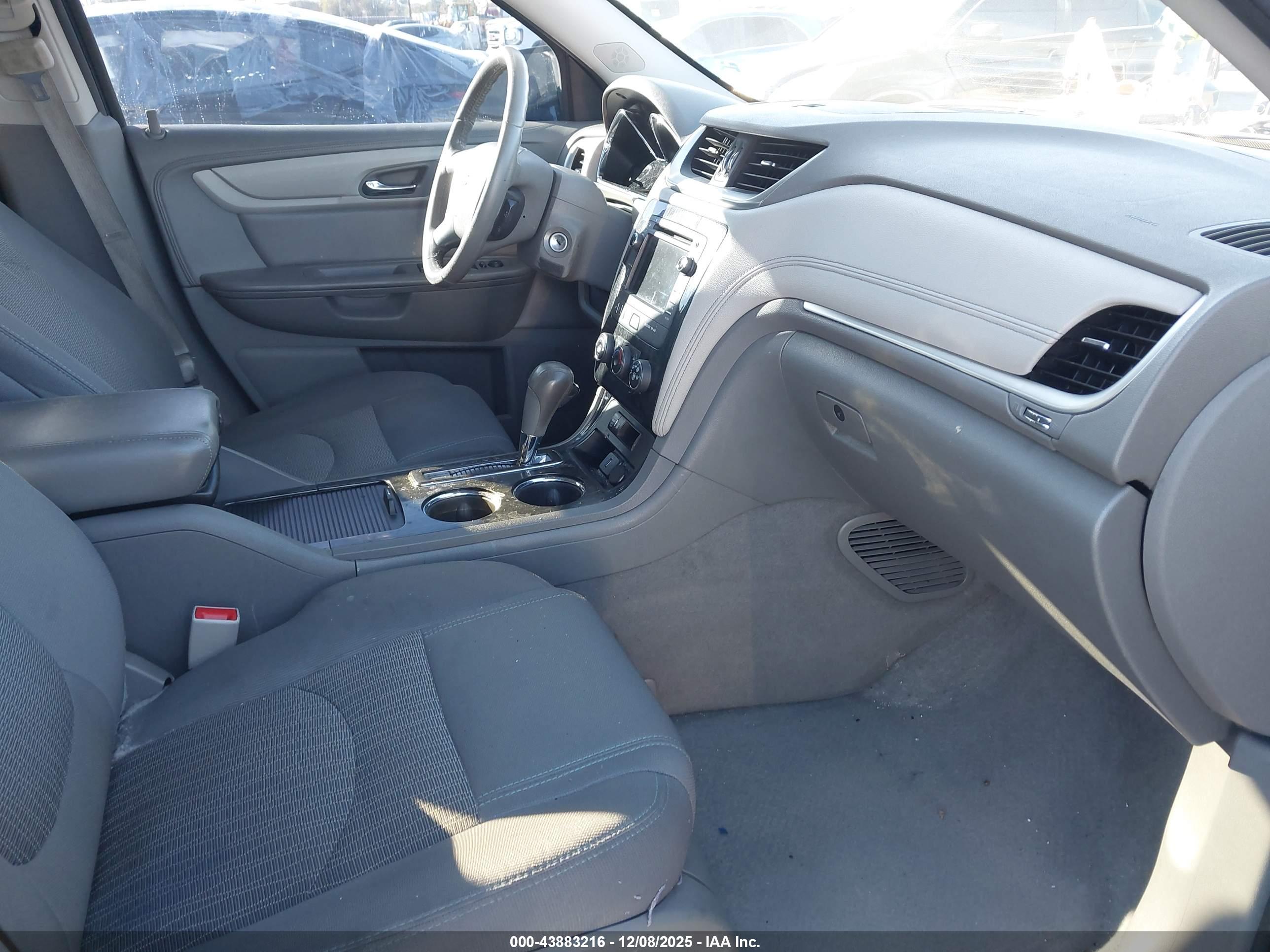 CHEVROLET TRAVERSE image 5
