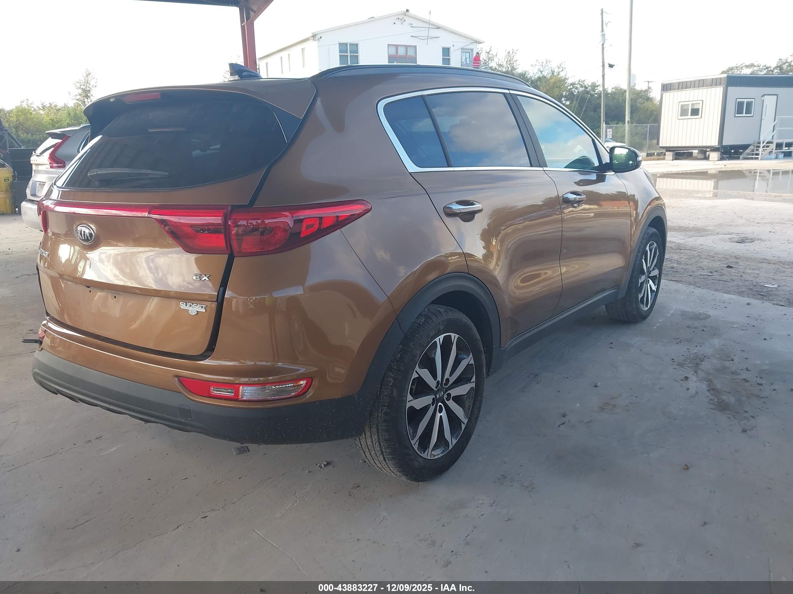 KIA SPORTAGE image 4