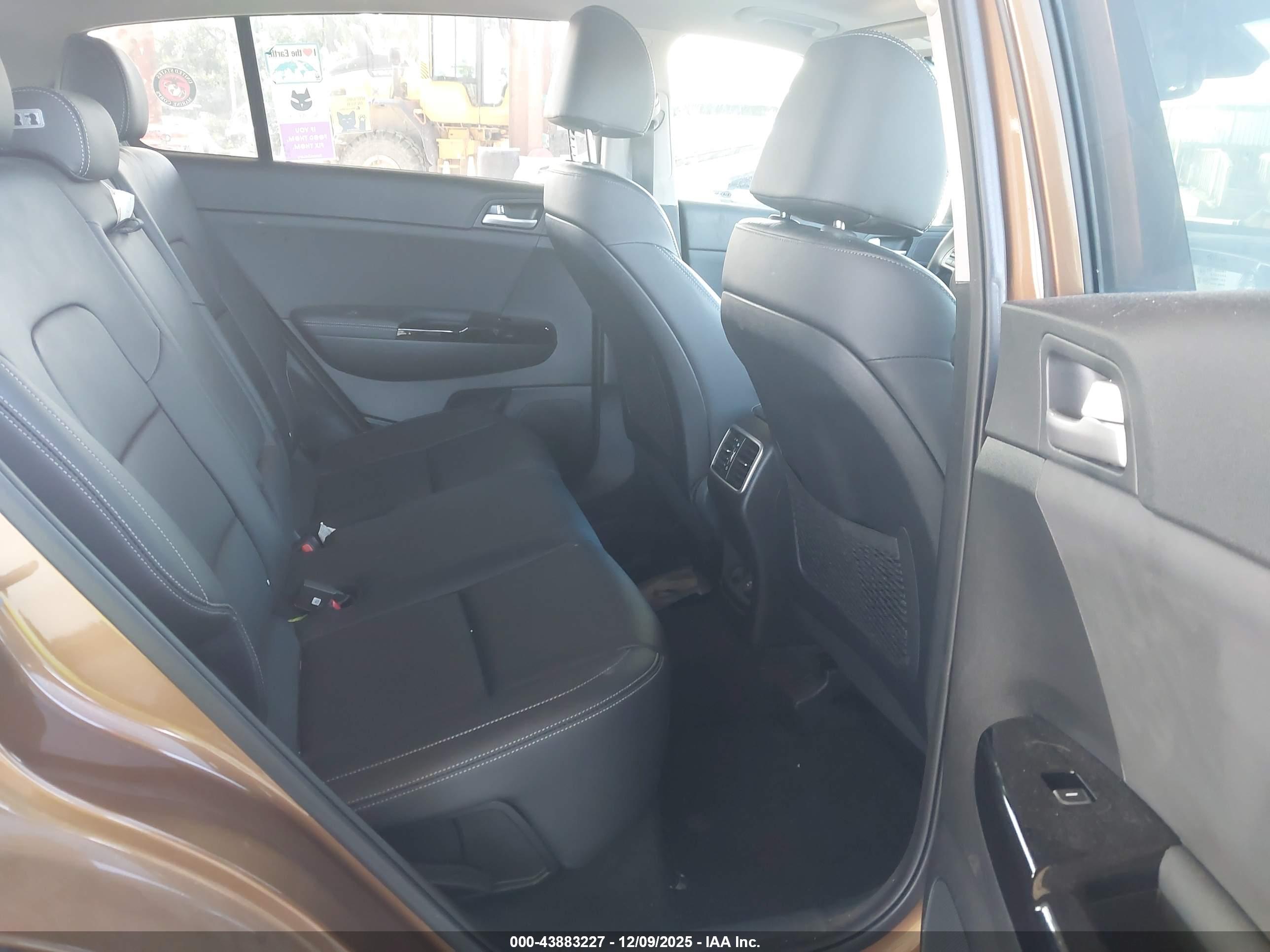 KIA SPORTAGE image 8