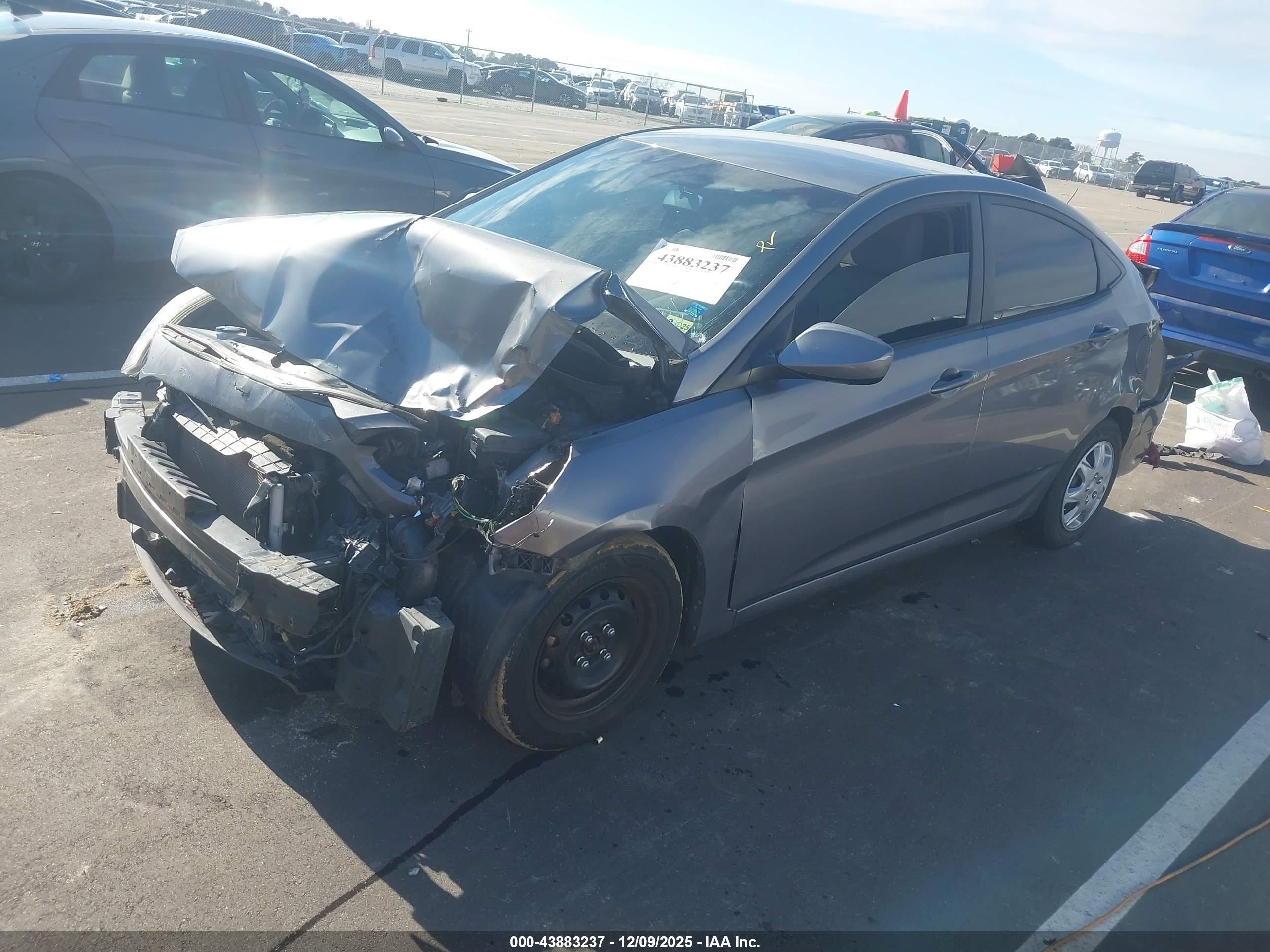 HYUNDAI ACCENT image 2