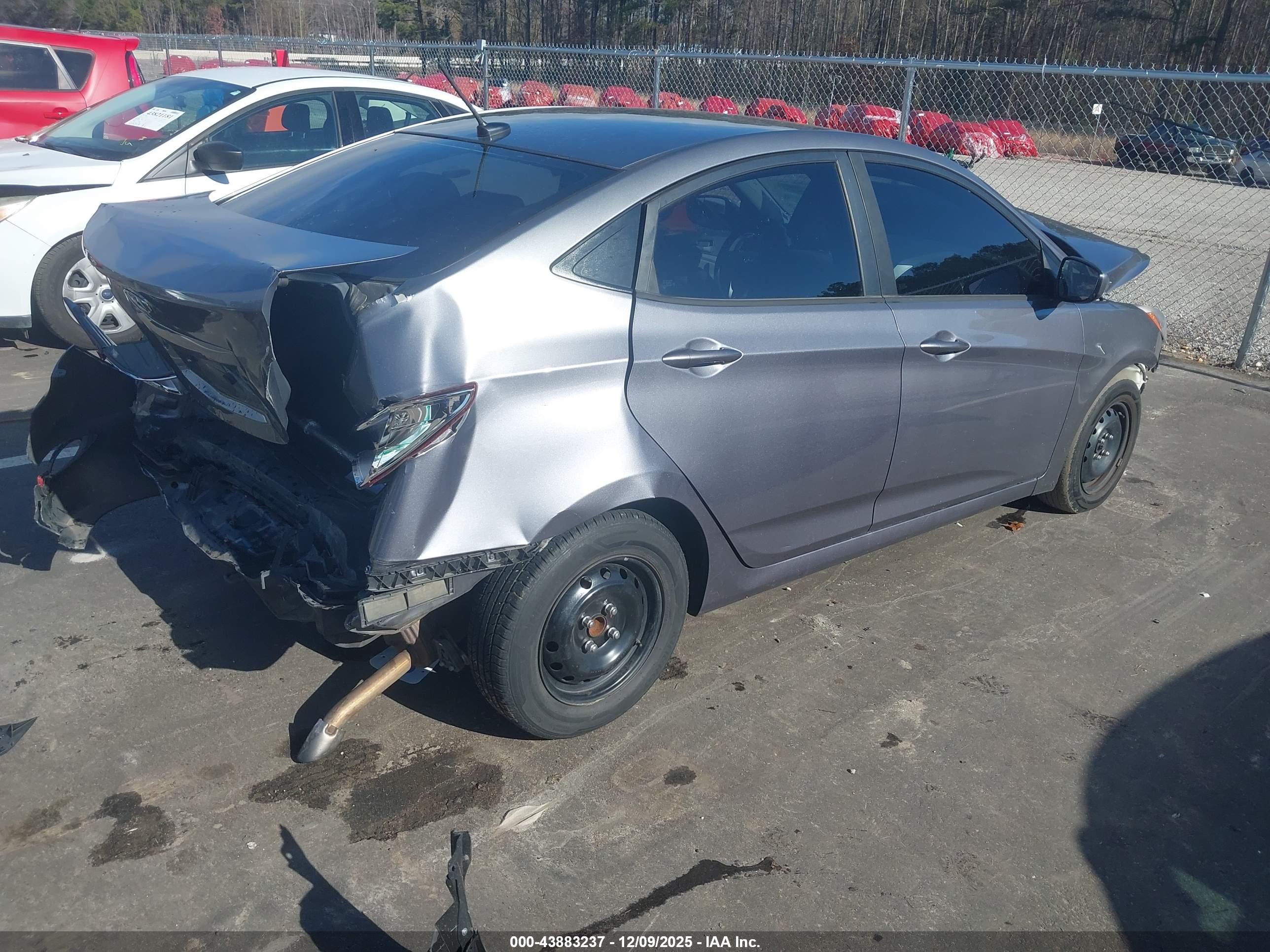 HYUNDAI ACCENT image 4