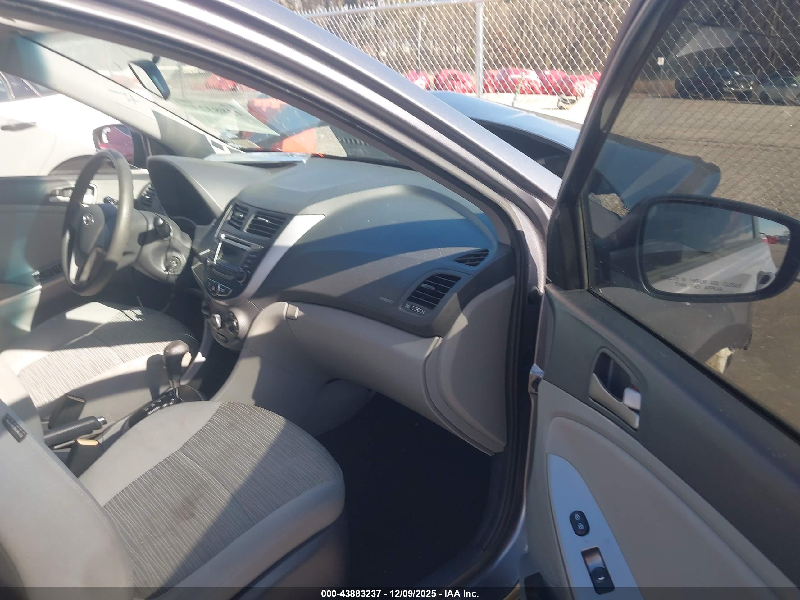 HYUNDAI ACCENT image 5