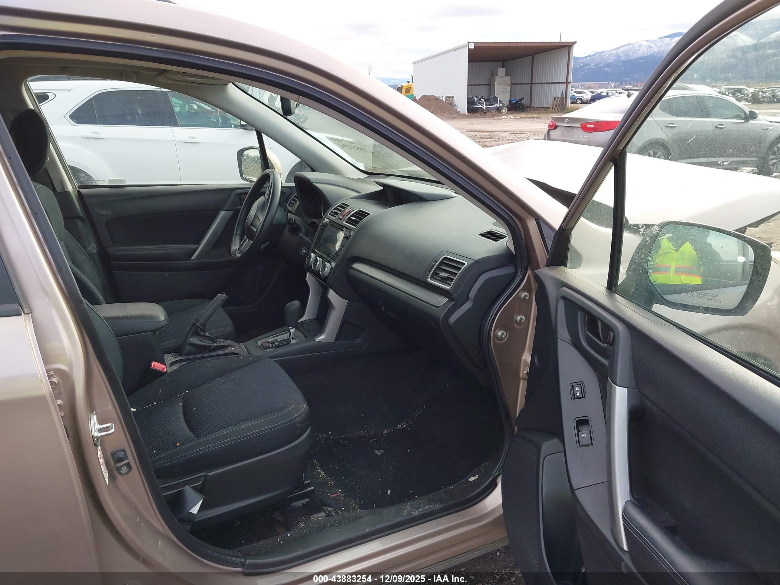 SUBARU FORESTER image 5