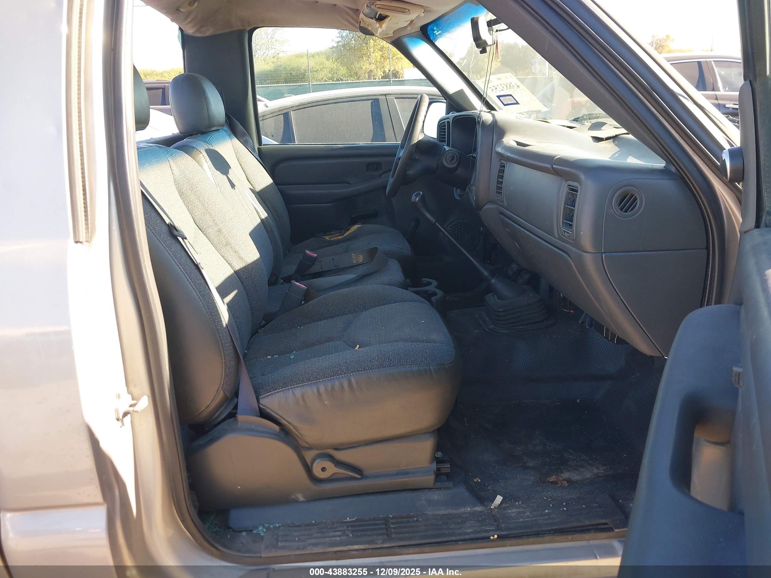 CHEVROLET SILVERADO image 5