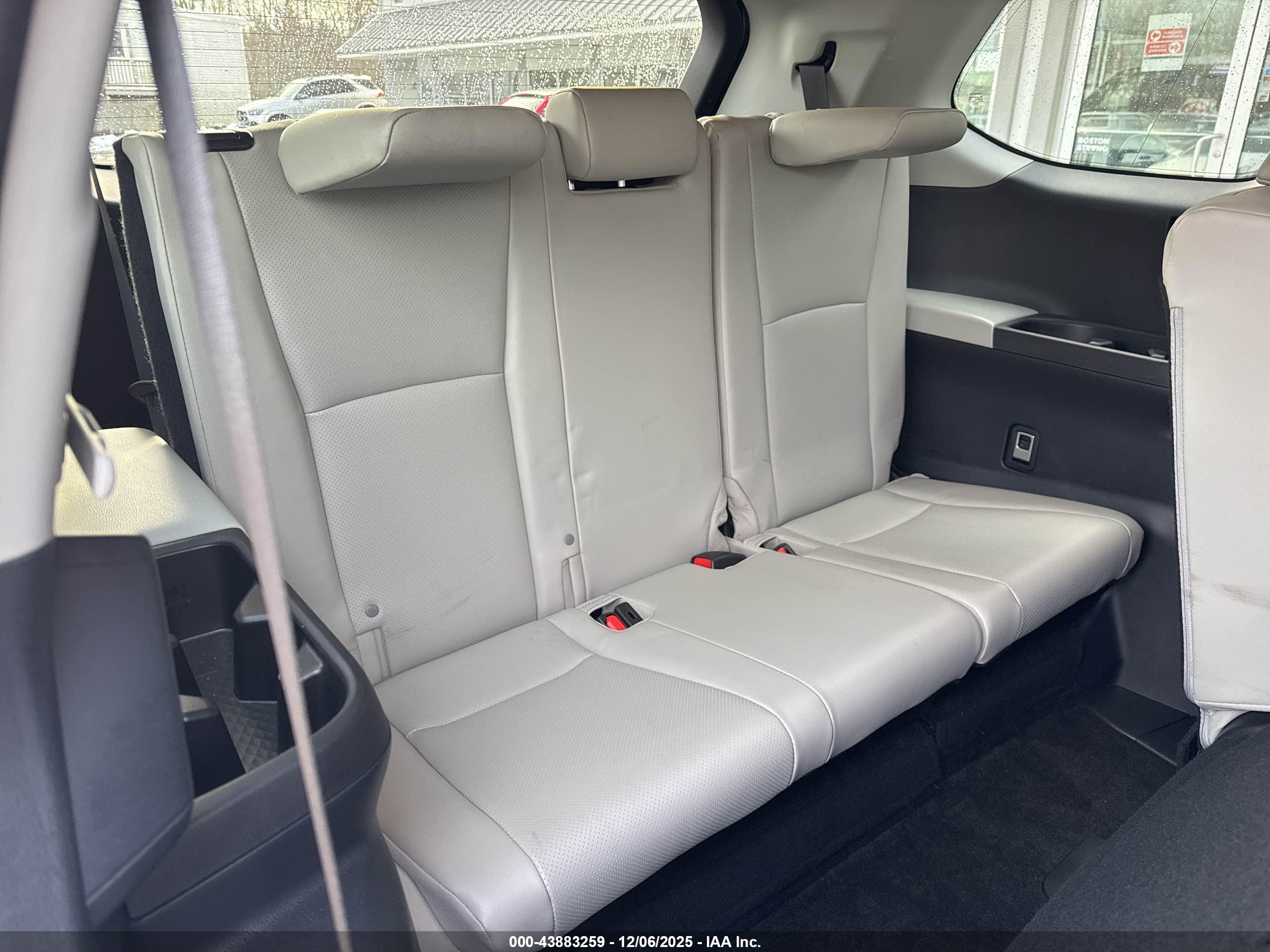 TOYOTA GRAND image 6