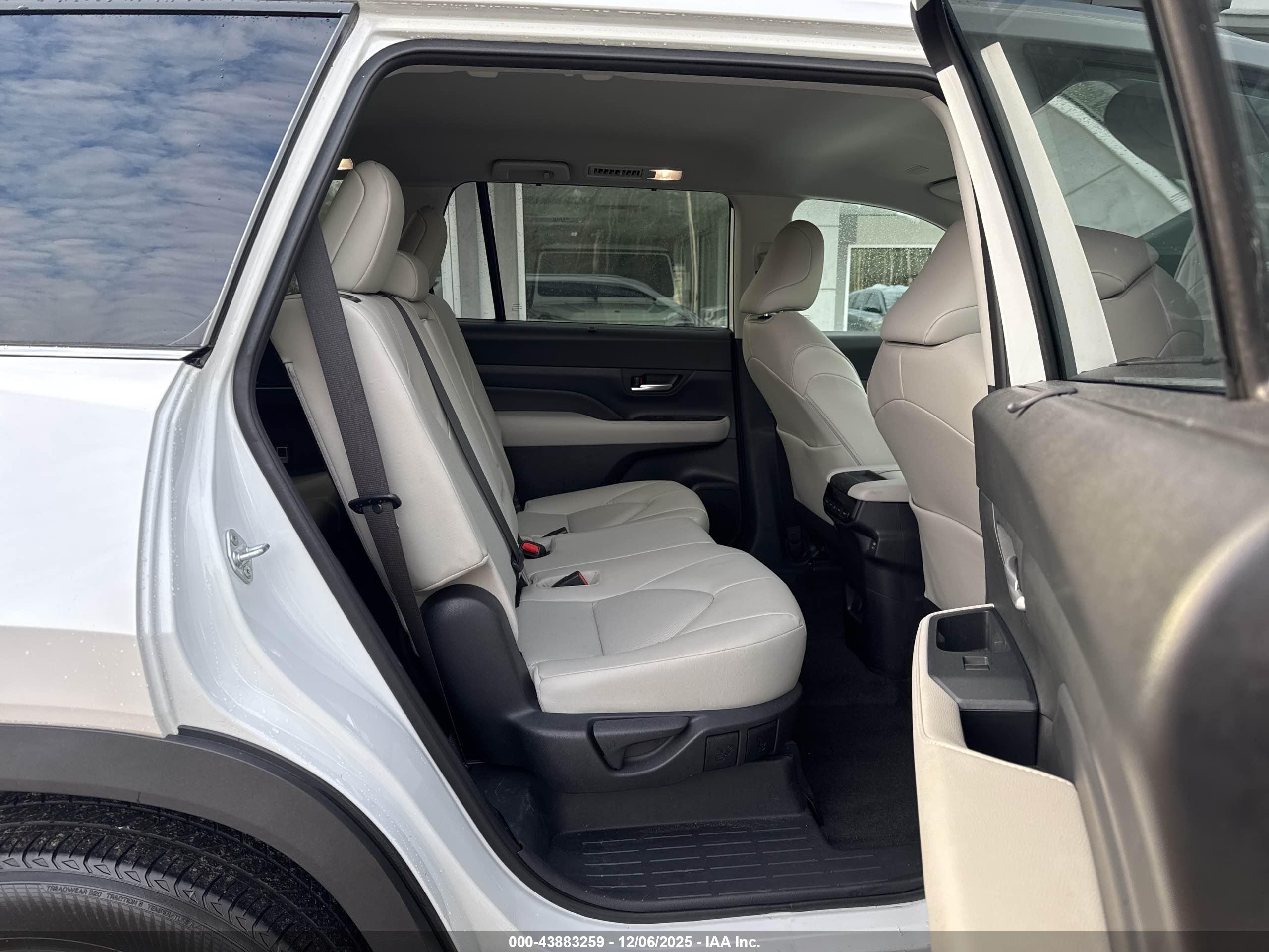 TOYOTA GRAND image 8