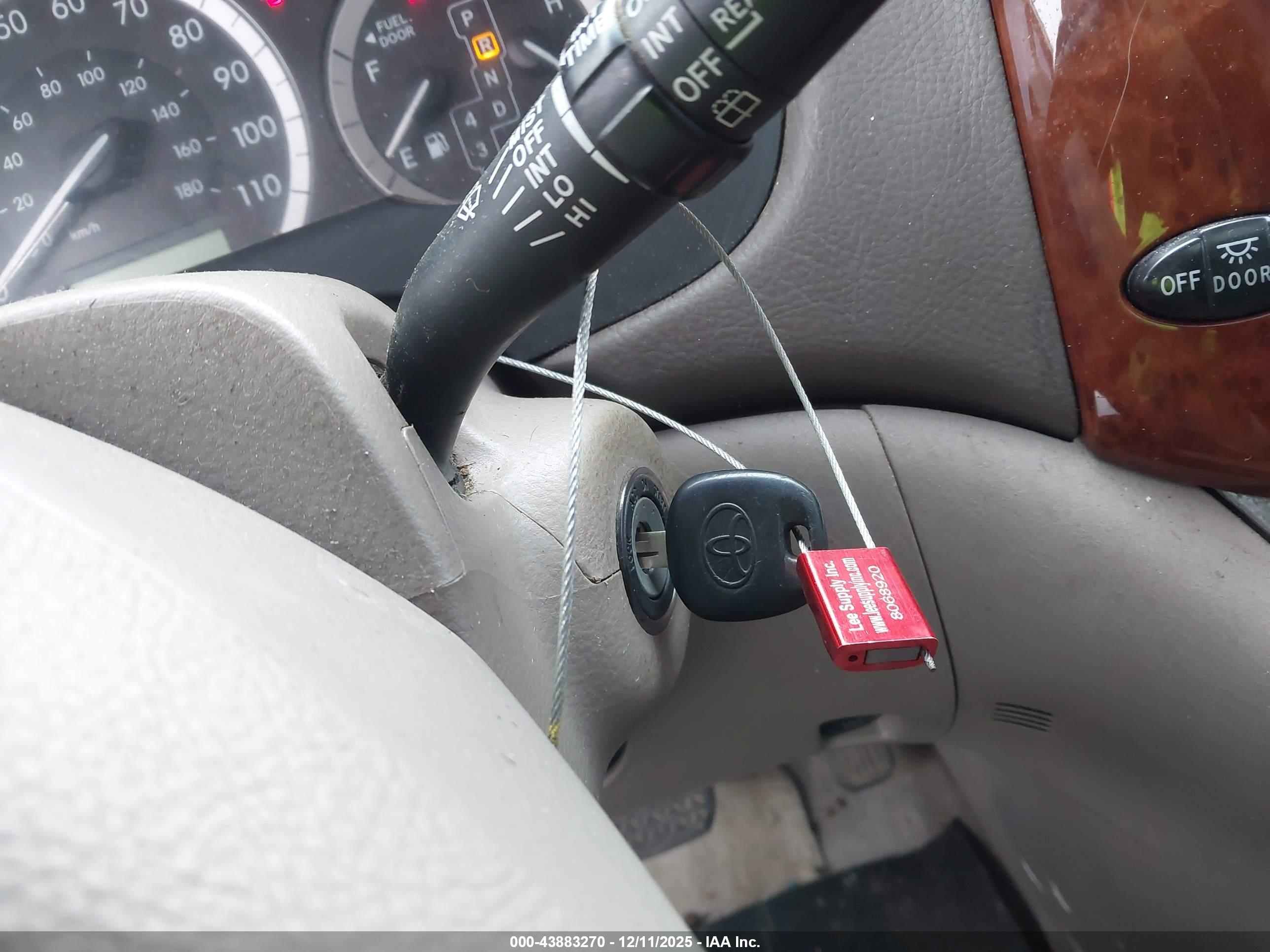 TOYOTA SIENNA image 11