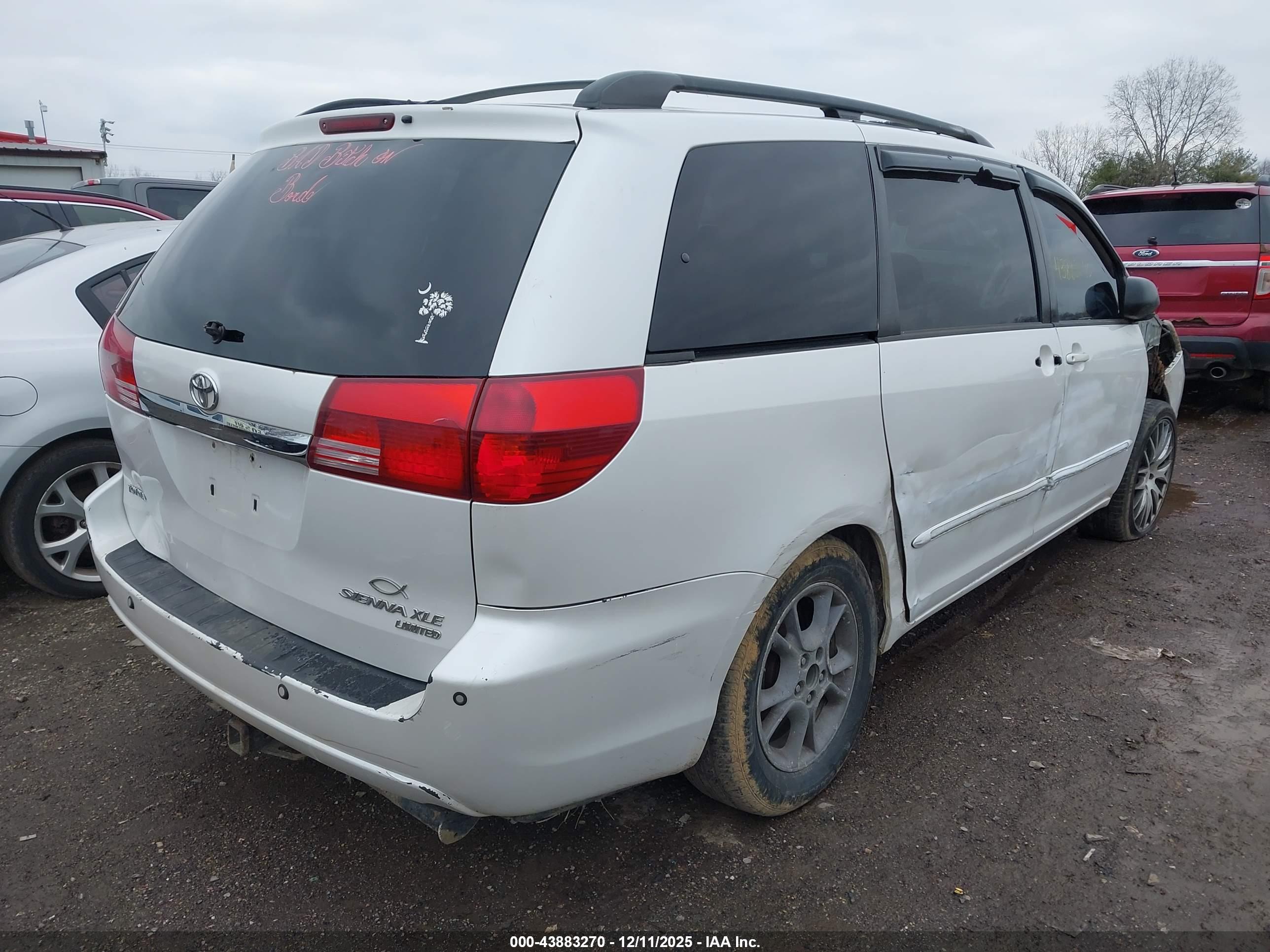 TOYOTA SIENNA image 4