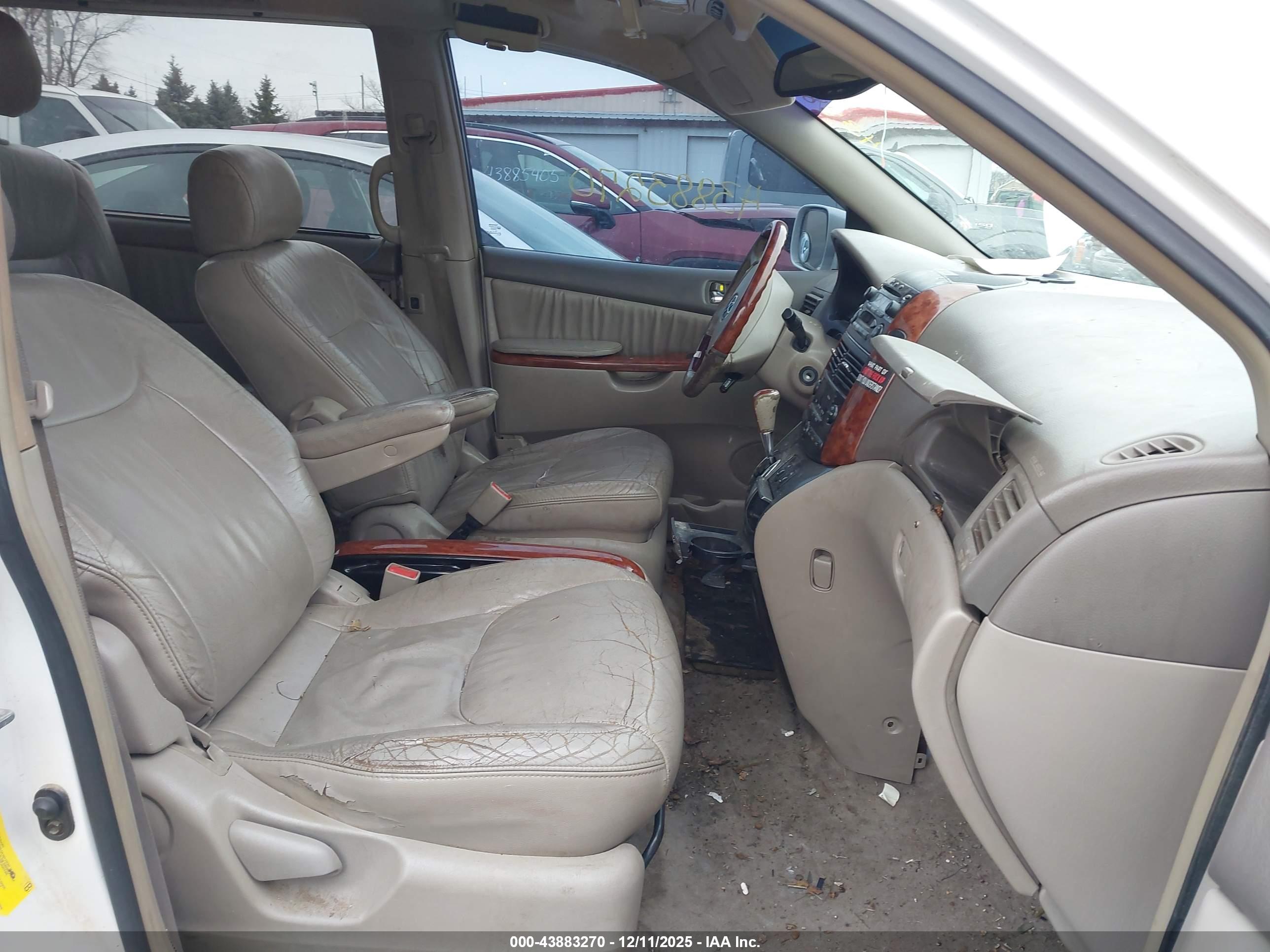 TOYOTA SIENNA image 5