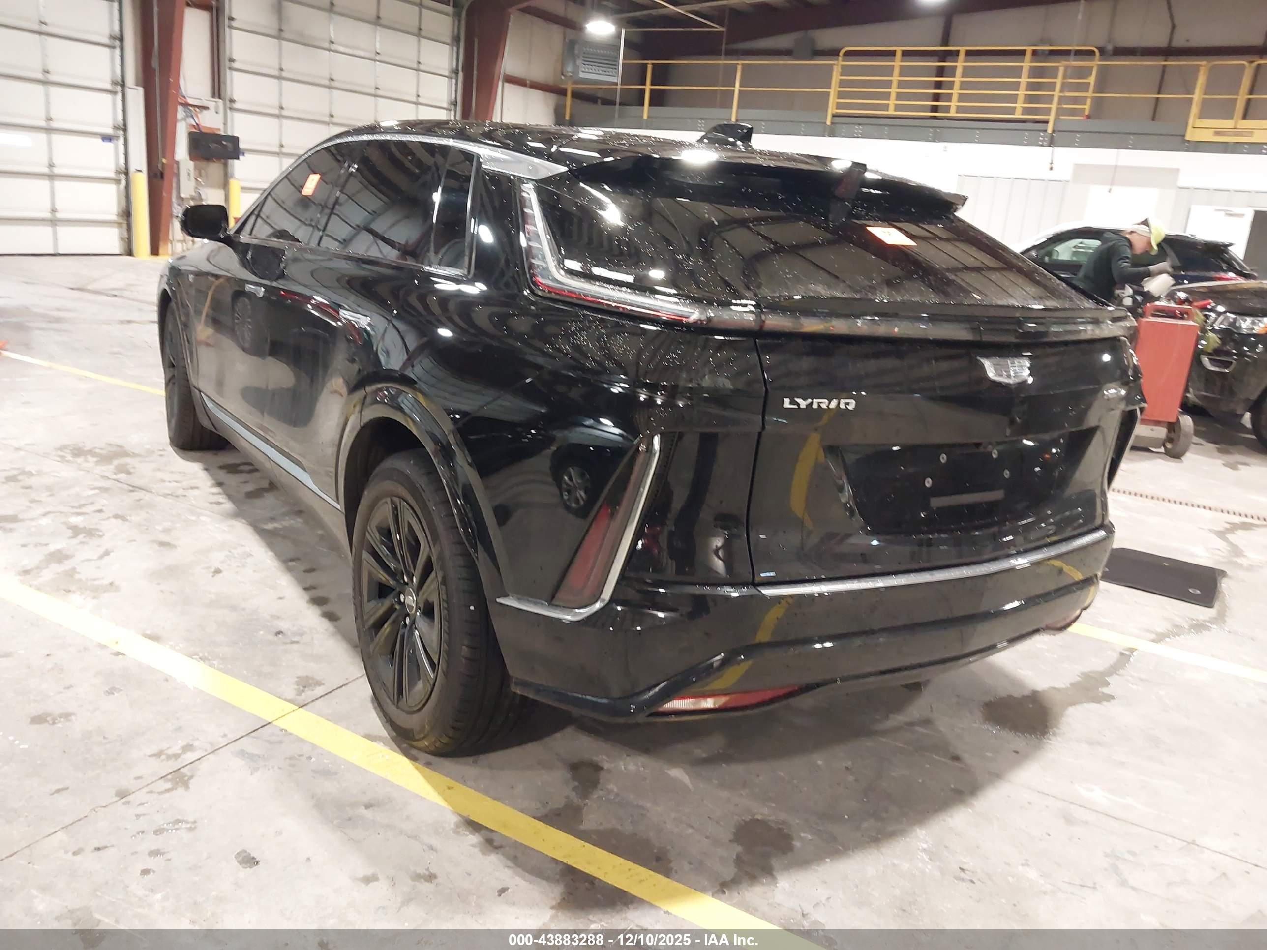 CADILLAC LYRIQ image 3